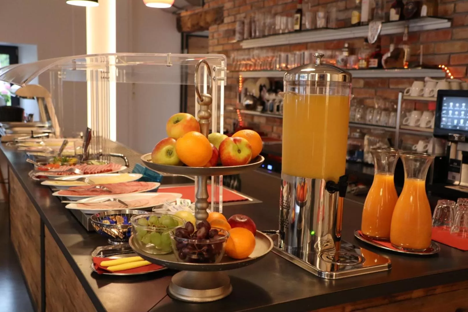 Breakfast in Hotel Holzscheiter