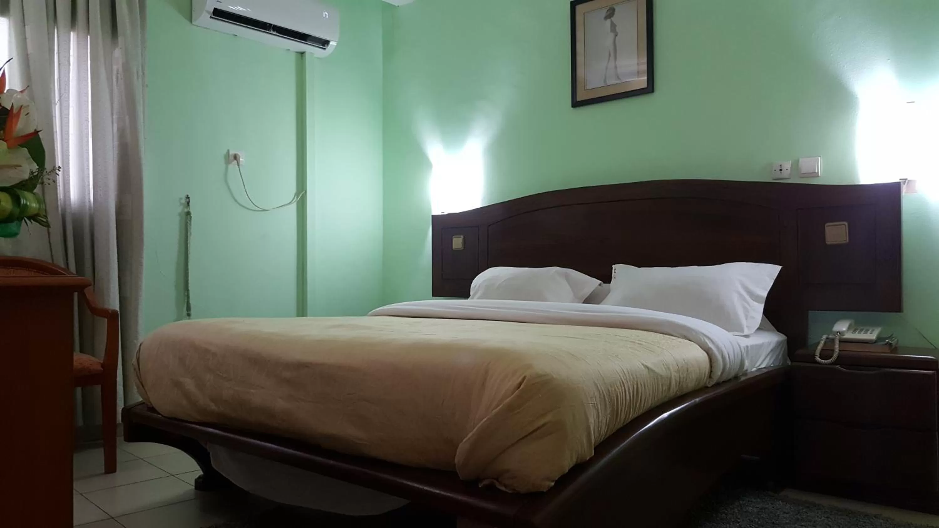 Bed in Peninsula Hotel Douala