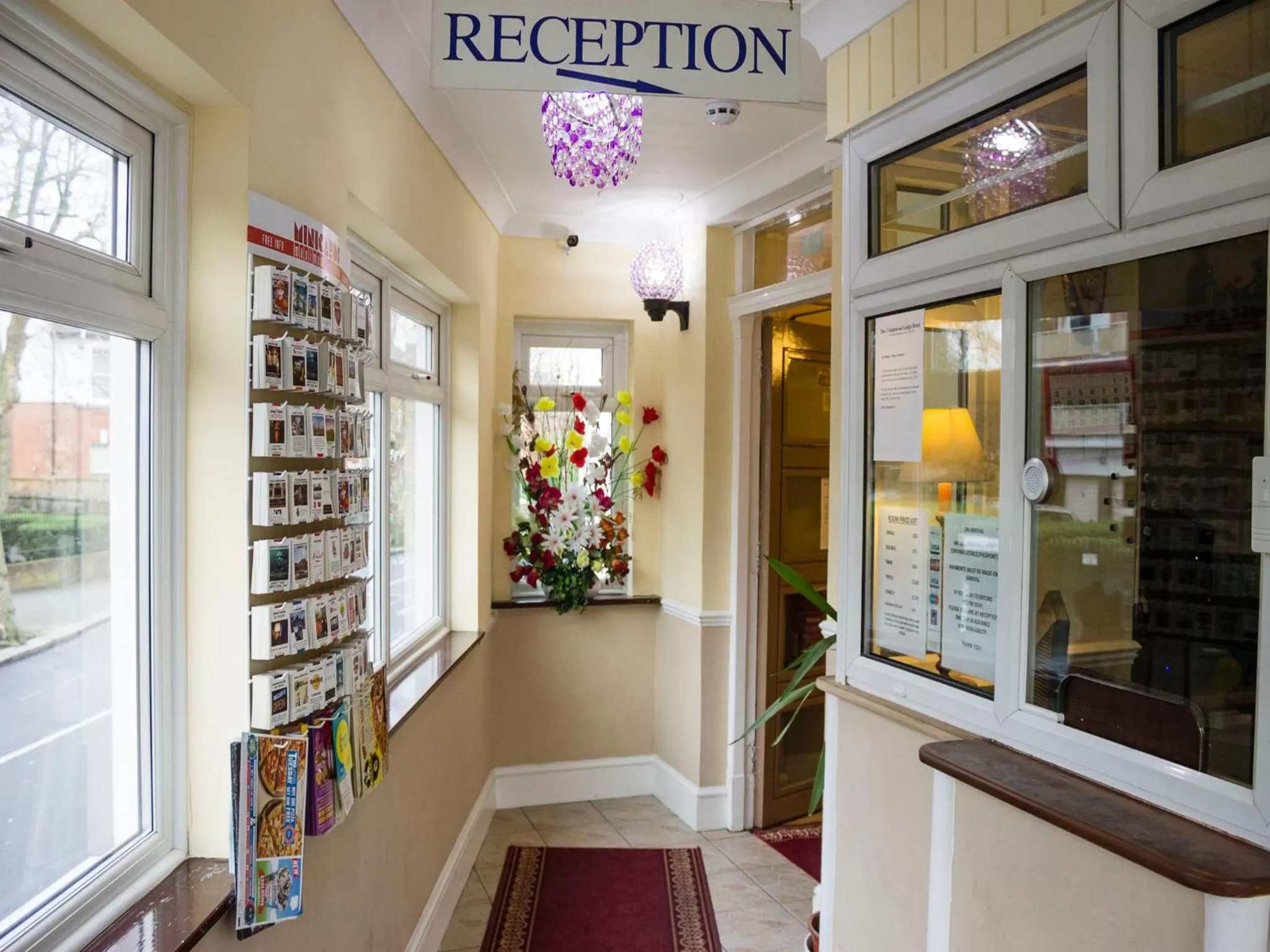 Facade/entrance in Cricklewood Lodge Hotel