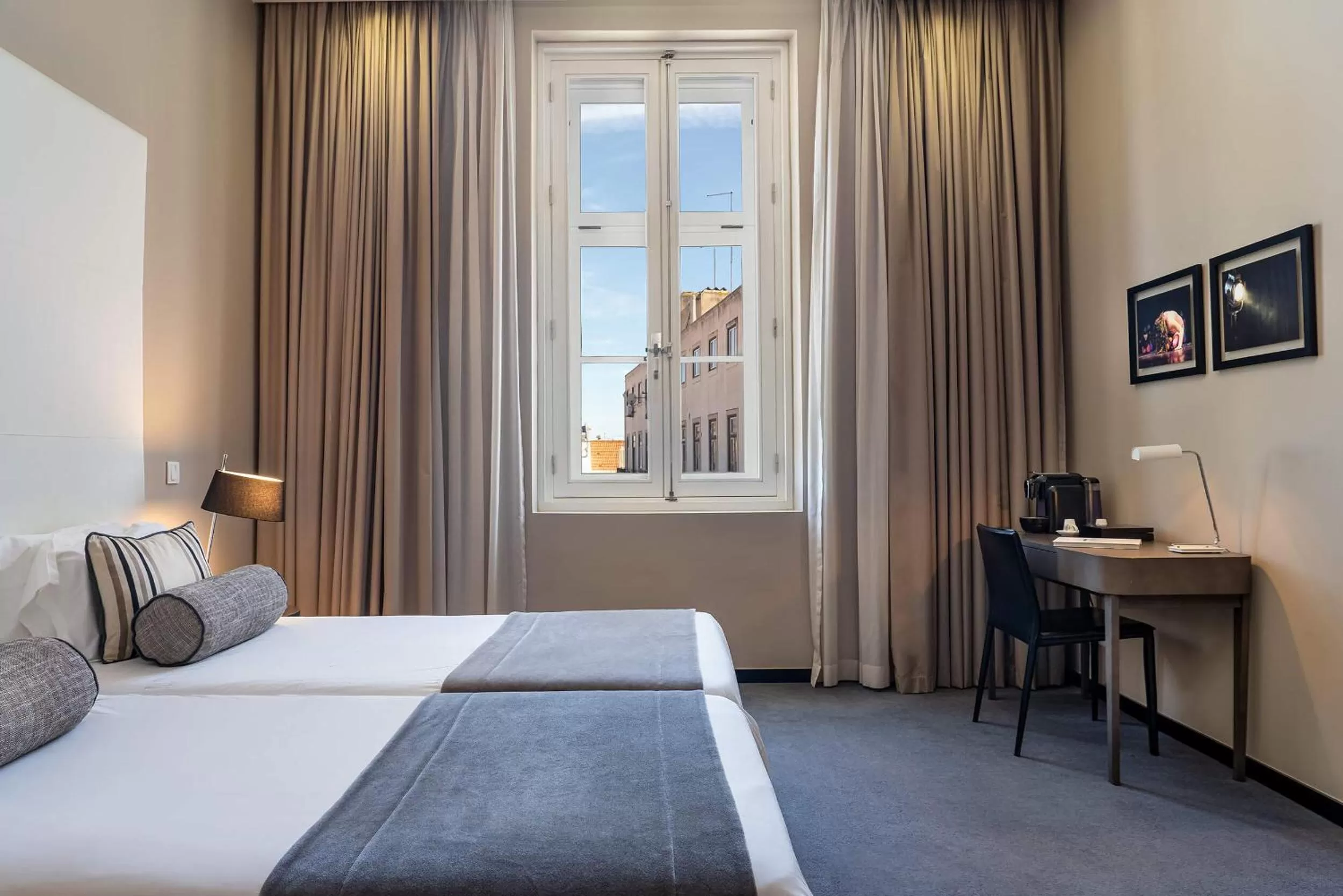 City view, Bed in Hotel do Chiado