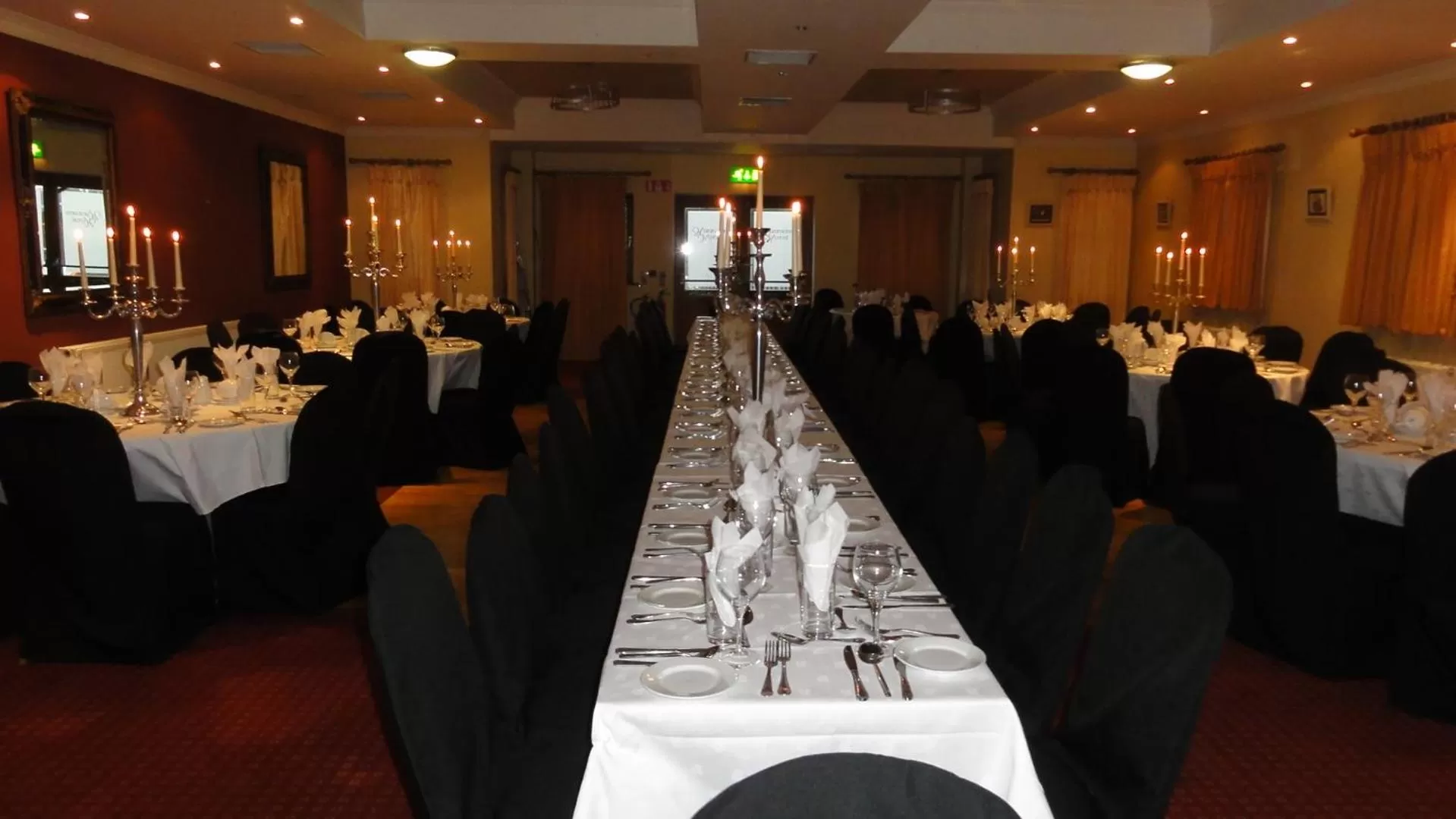 Restaurant/places to eat in Hannon's Hotel