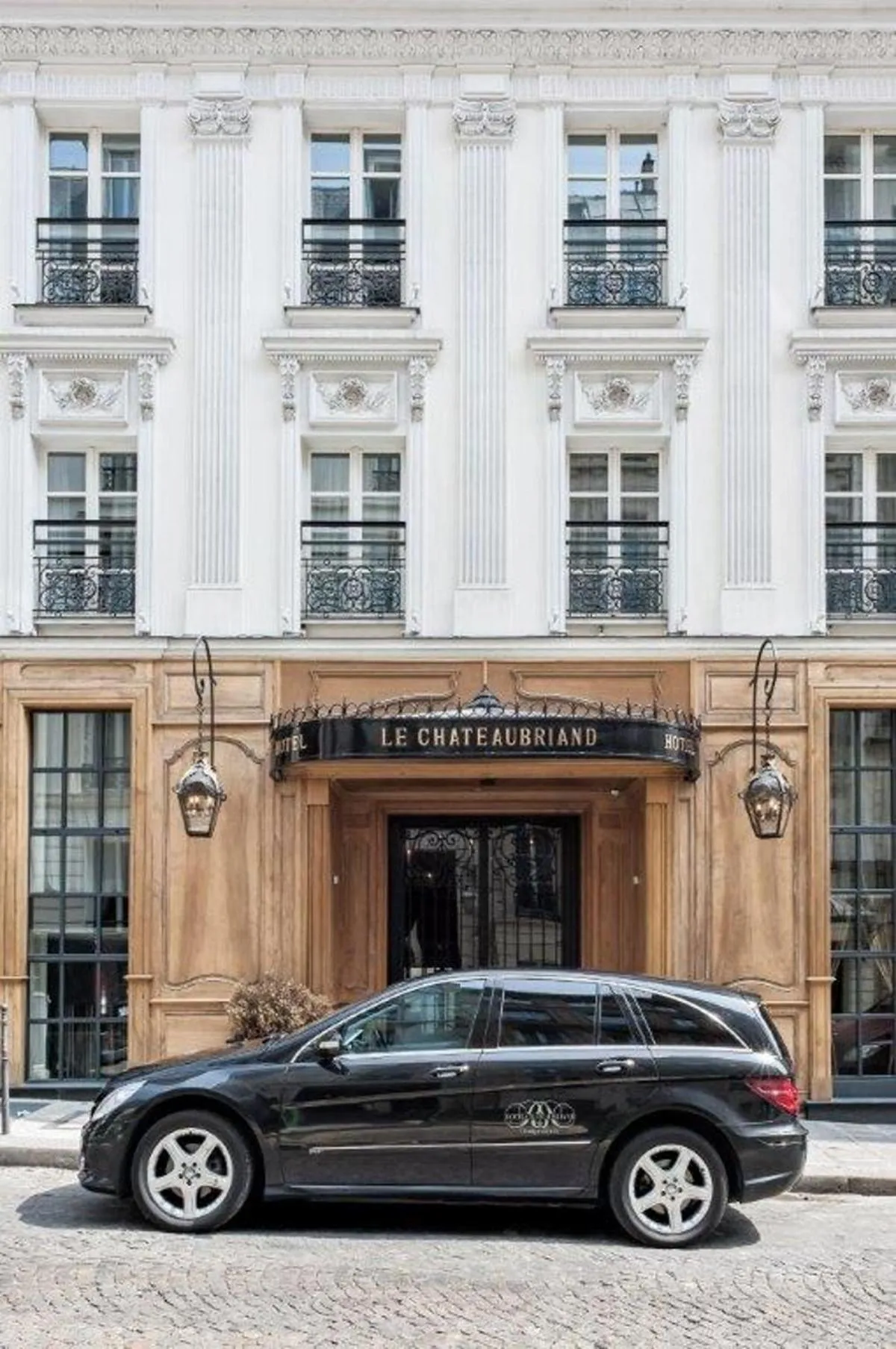 Facade/entrance in Hôtel Chateaubriand
