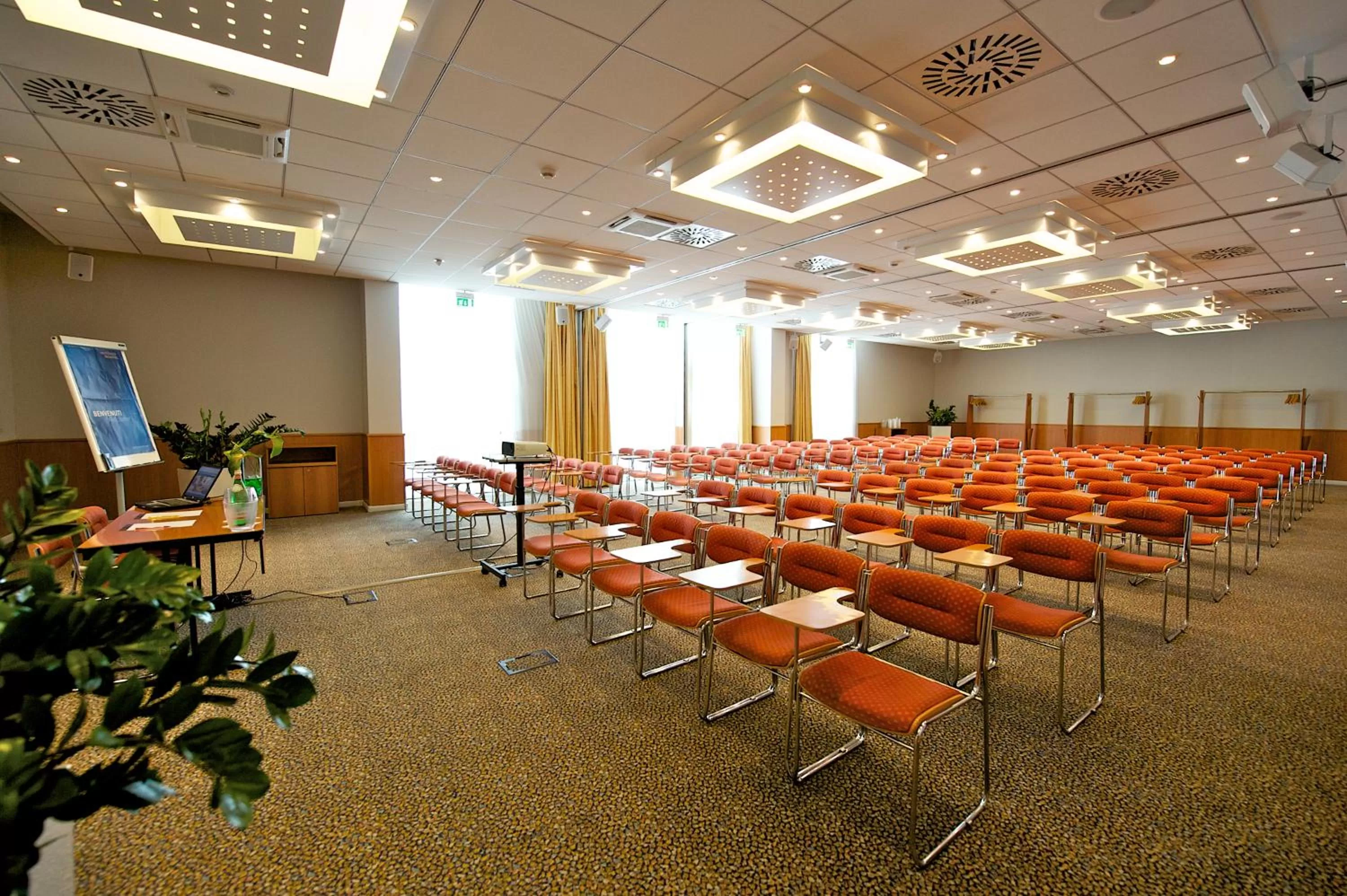 Business facilities in Novotel Roma Est