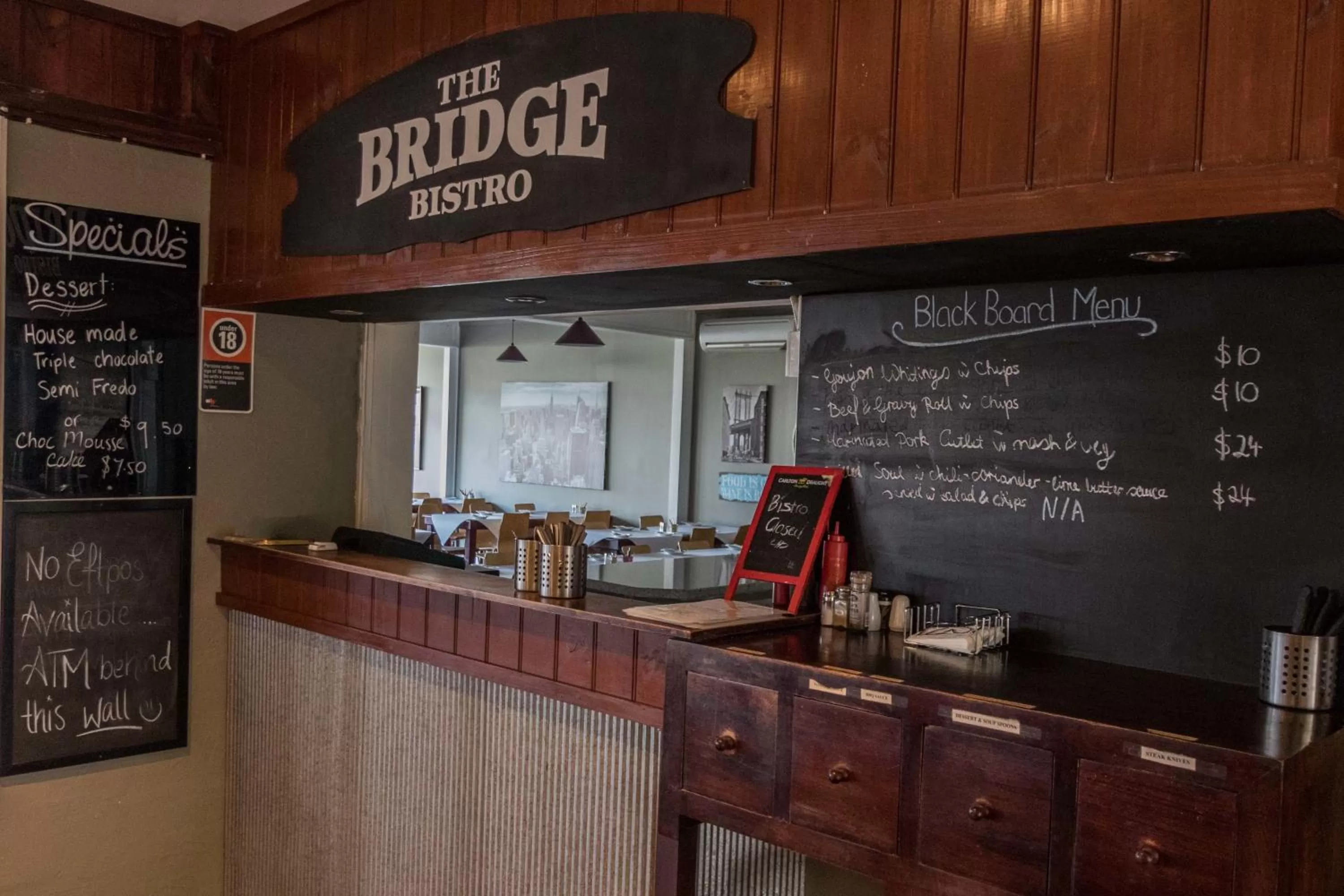 Restaurant/places to eat in Moruya Waterfront Hotel Motel