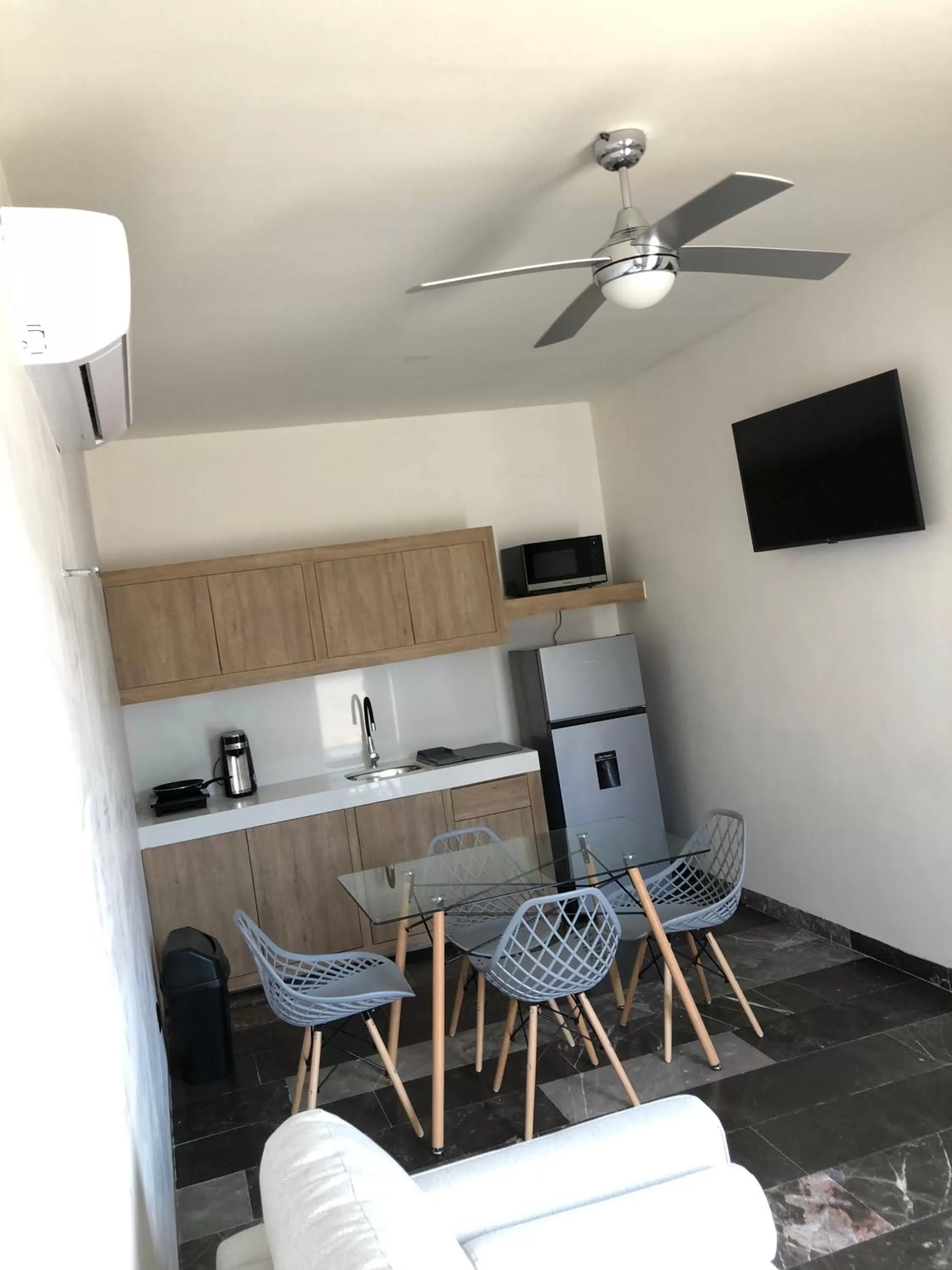 TV and multimedia, Kitchen/Kitchenette in Hotel Suites La Negra Boutique