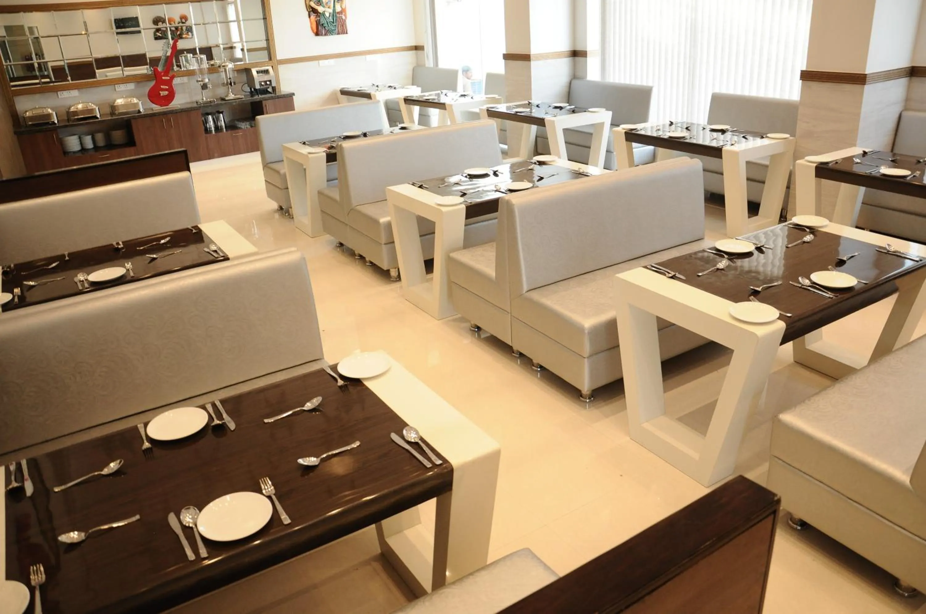 Restaurant/places to eat in Chandra Imperial