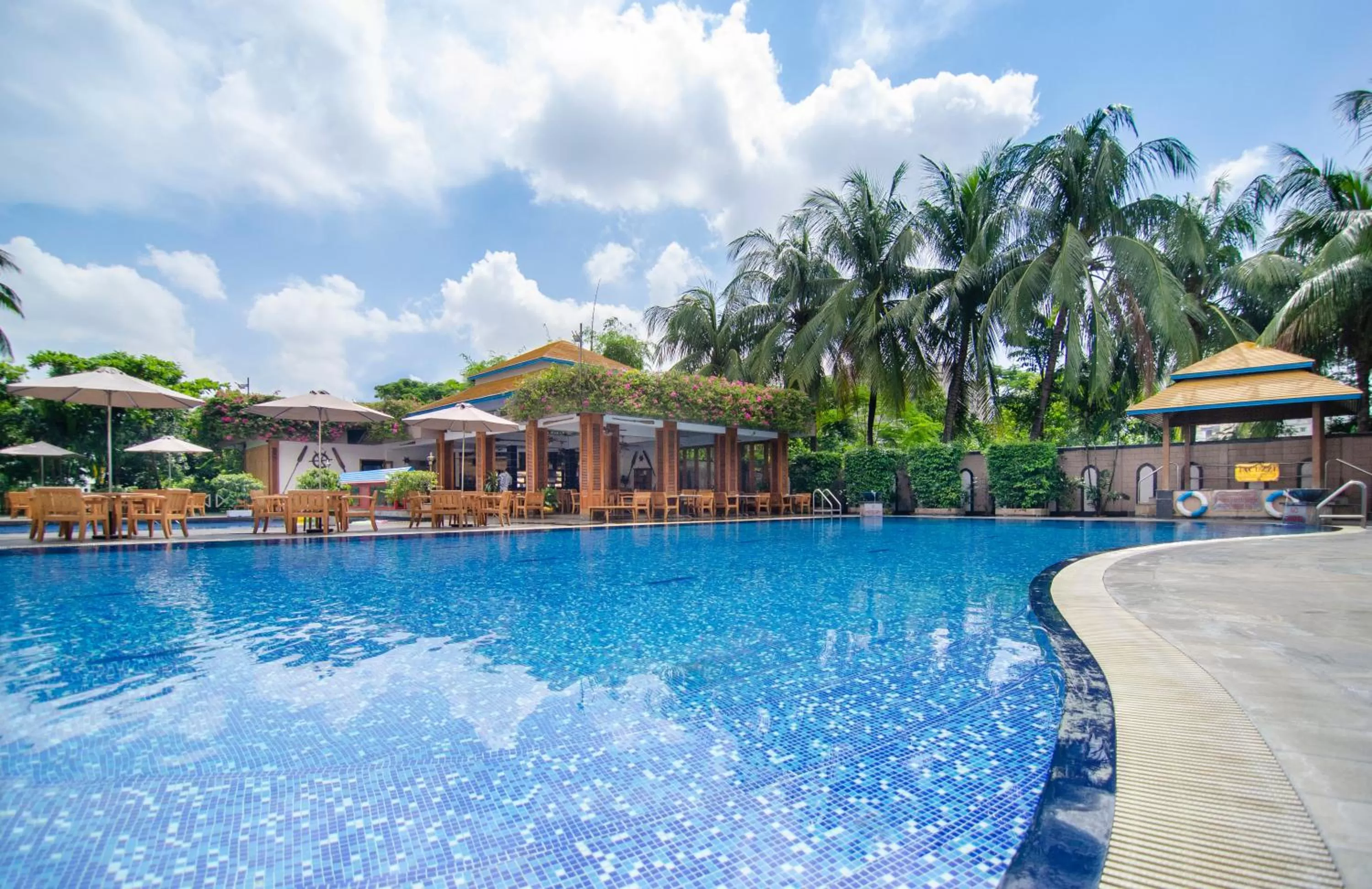 Swimming pool in Pan Pacific Sonargaon Dhaka