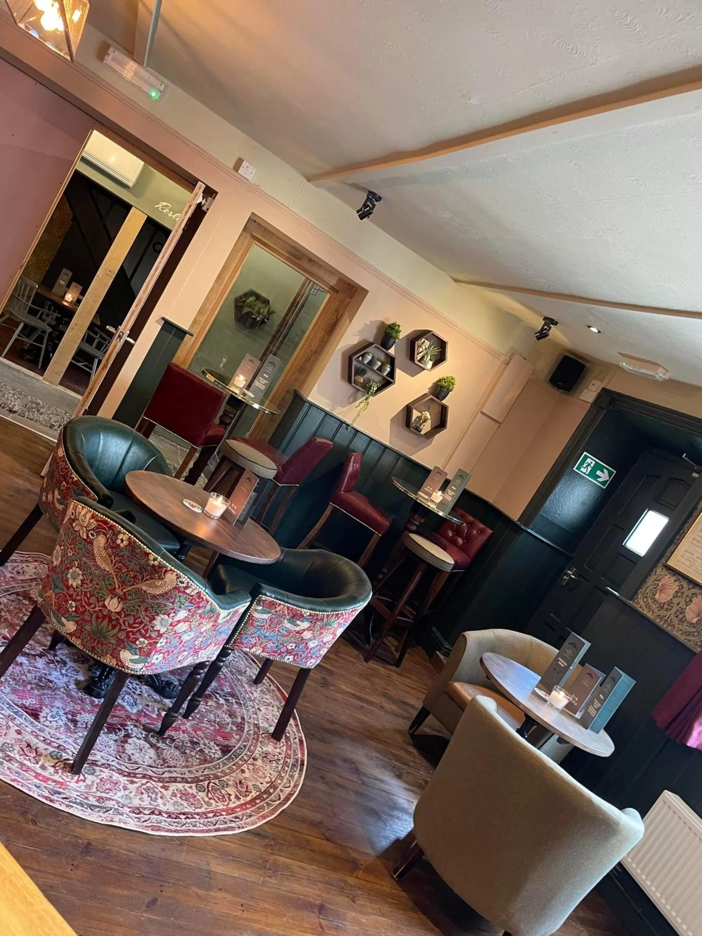 Lounge or bar in The Fountain Inn & Riverside Restaurant