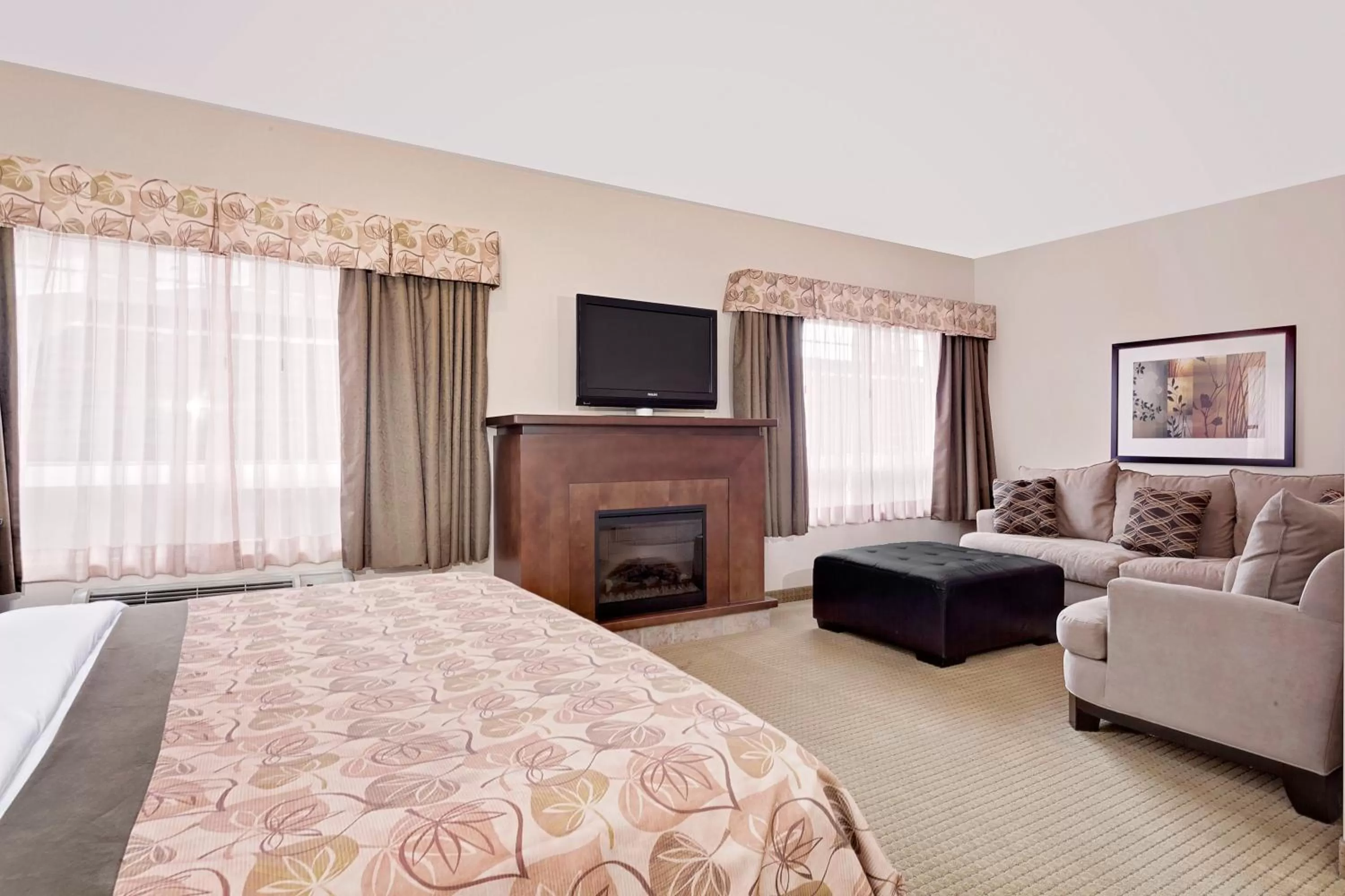 Bedroom, Bed in Ramada by Wyndham Lac La Biche