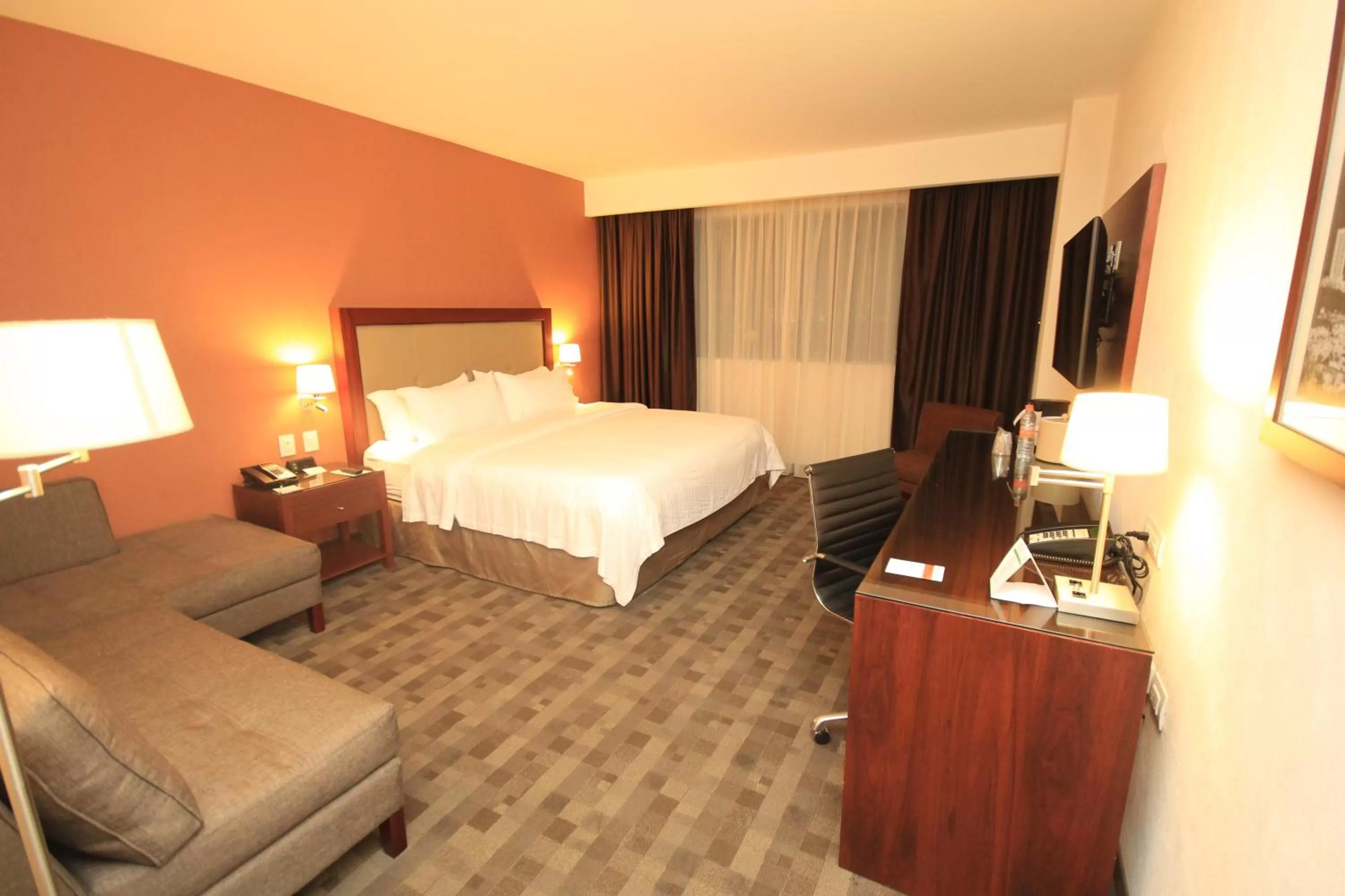 Photo of the whole room, Bed in Holiday Inn & Suites Plaza Mayor by IHG