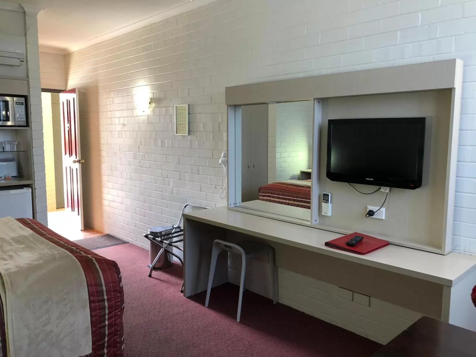 TV and multimedia, Bed in Goulburn Motor Inn