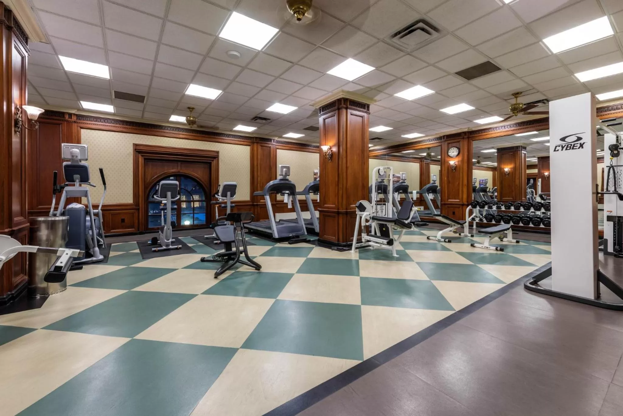Fitness centre/facilities in Omni William Penn Hotel
