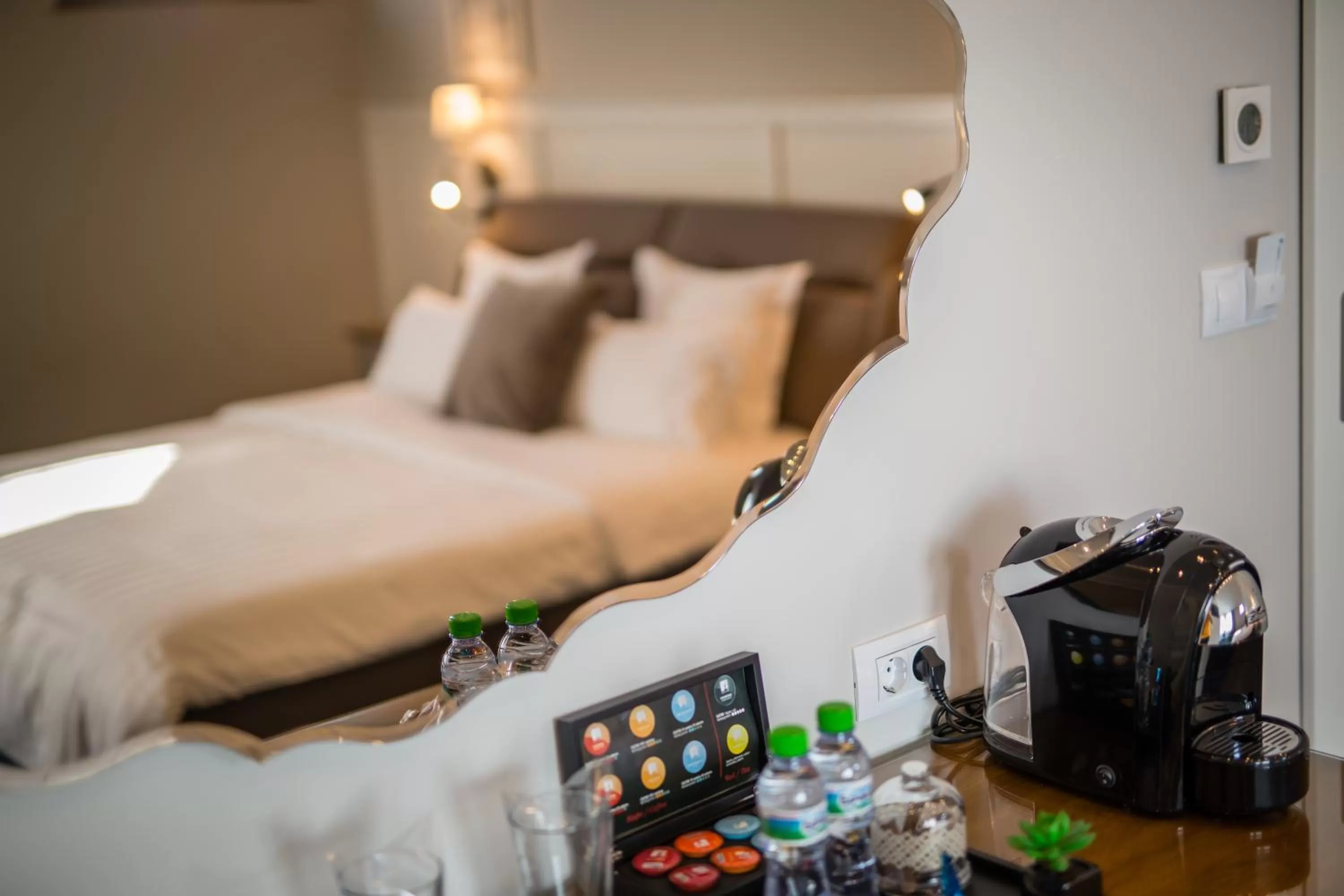 Coffee/tea facilities, Bed in Hotel Residence Promenade