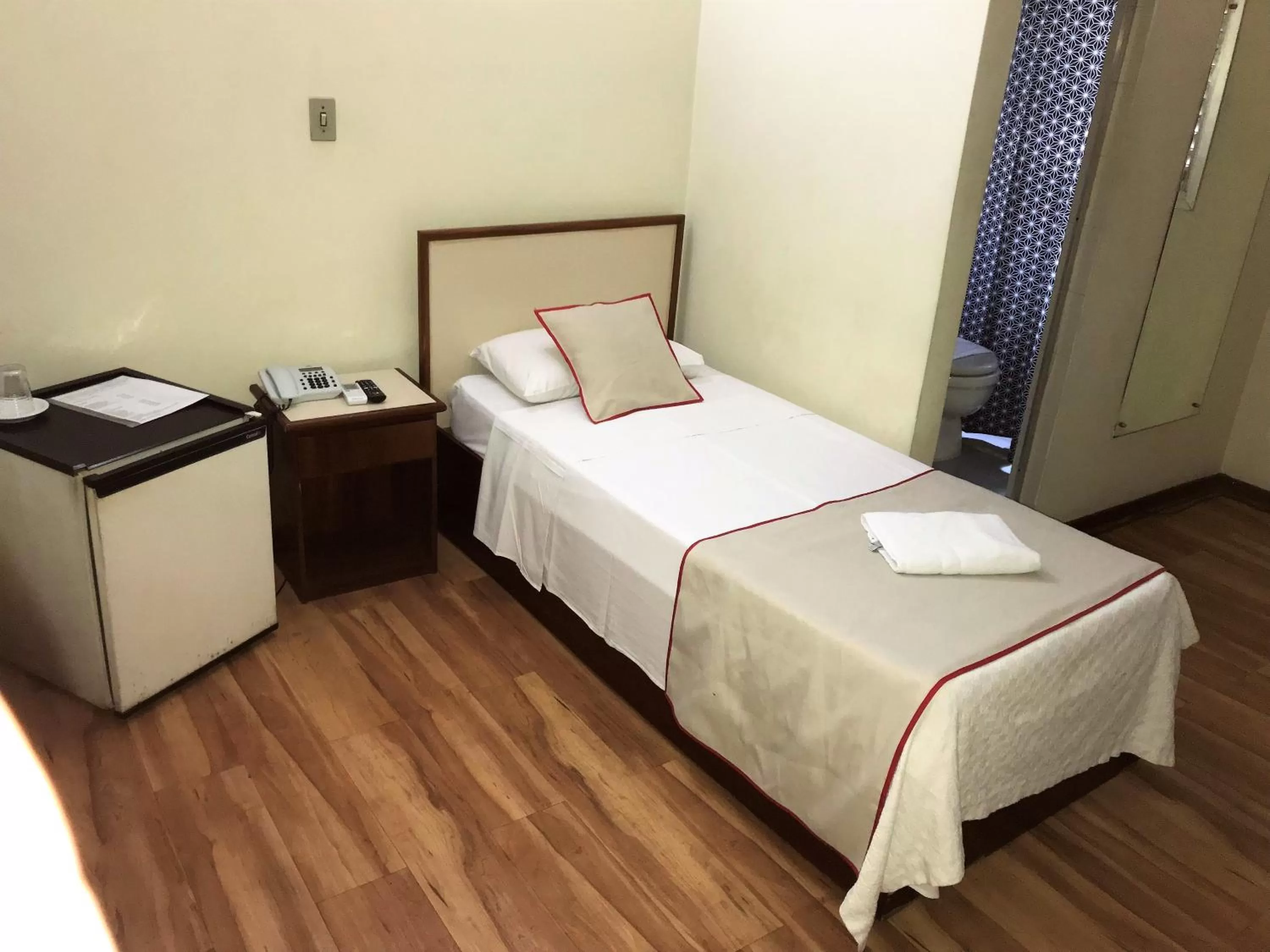 Bedroom, Bed in Hotel São Jorge São Paulo - Próximo a 25 de março, região do Brás, fácil acesso ao Expo Center Norte e Mercado Municipal SP