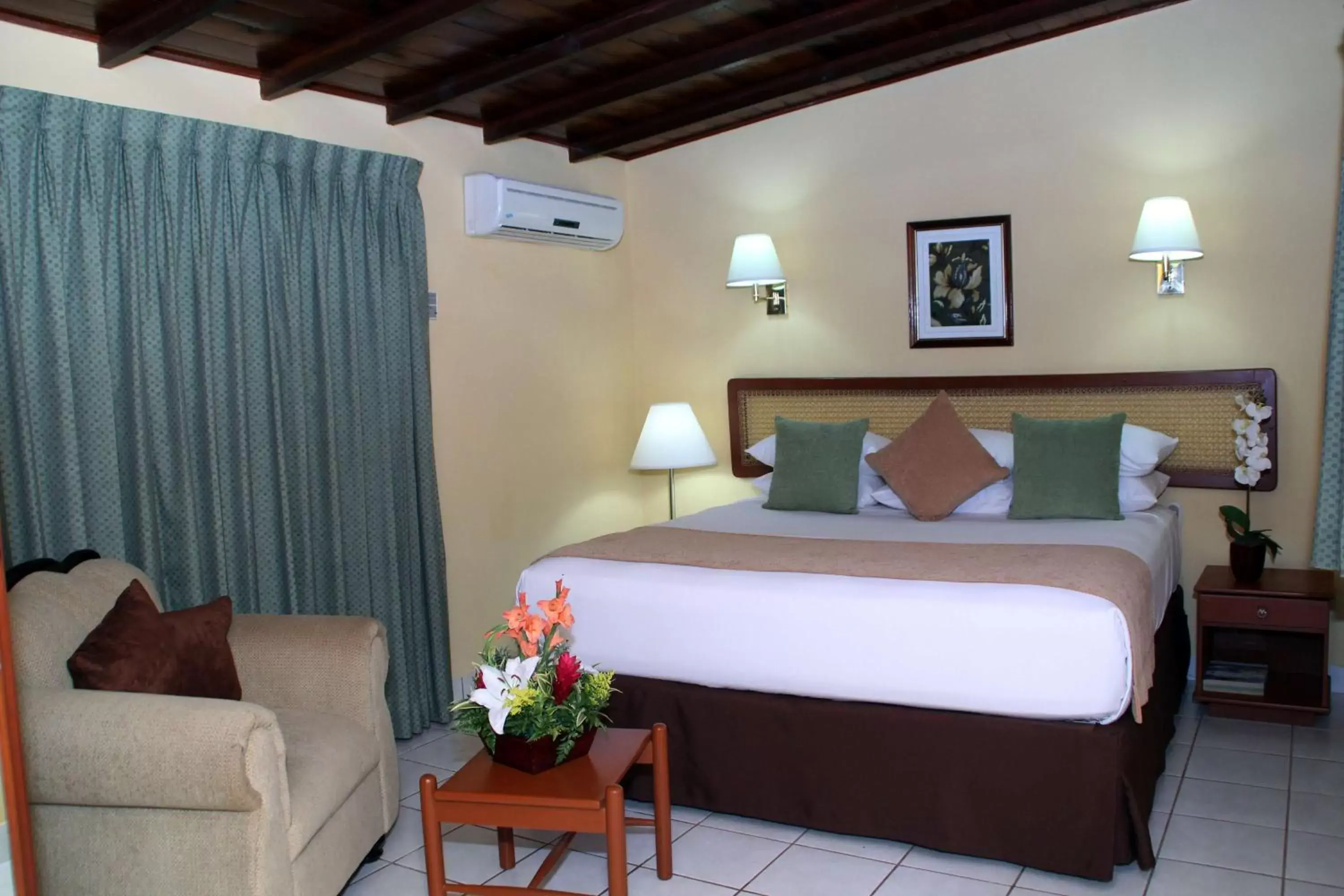 King Room in Best Western Las Mercedes Airport King Room in Best Western Las Mercedes Airport