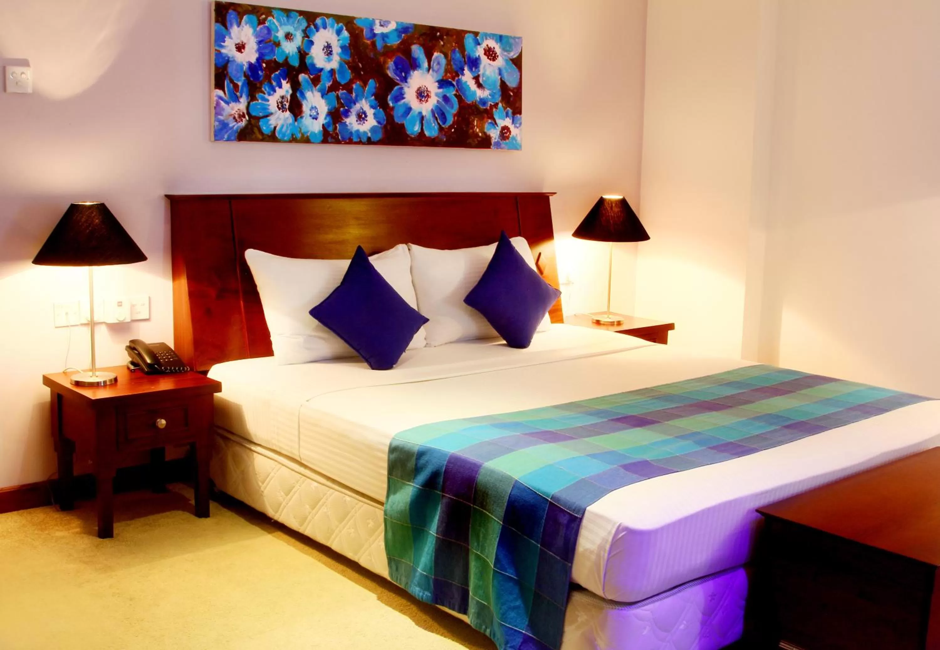 Bed in Opulent River Face Hotel