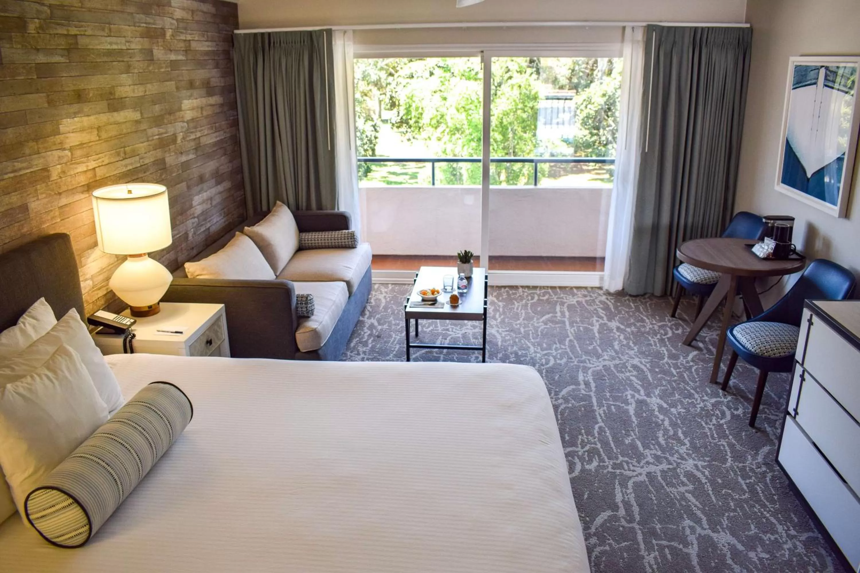 Photo of the whole room, Bed in Beachside Inn