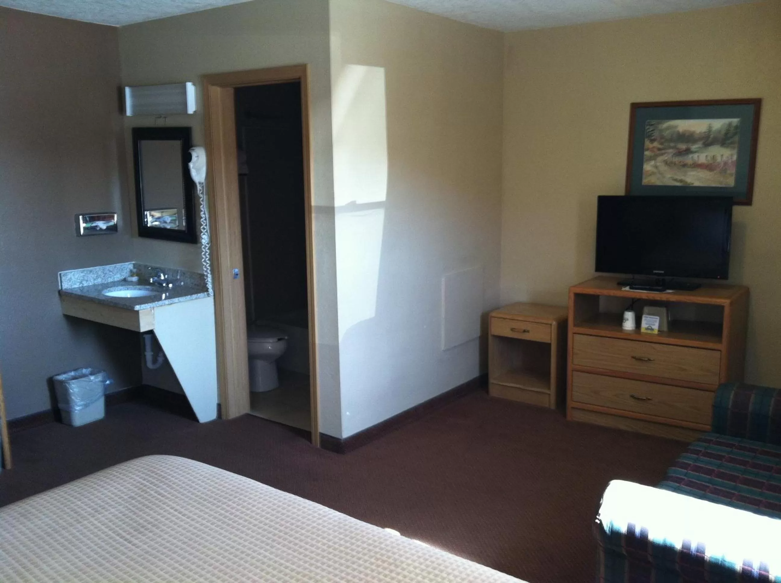 Bed in Days Inn by Wyndham Worthington