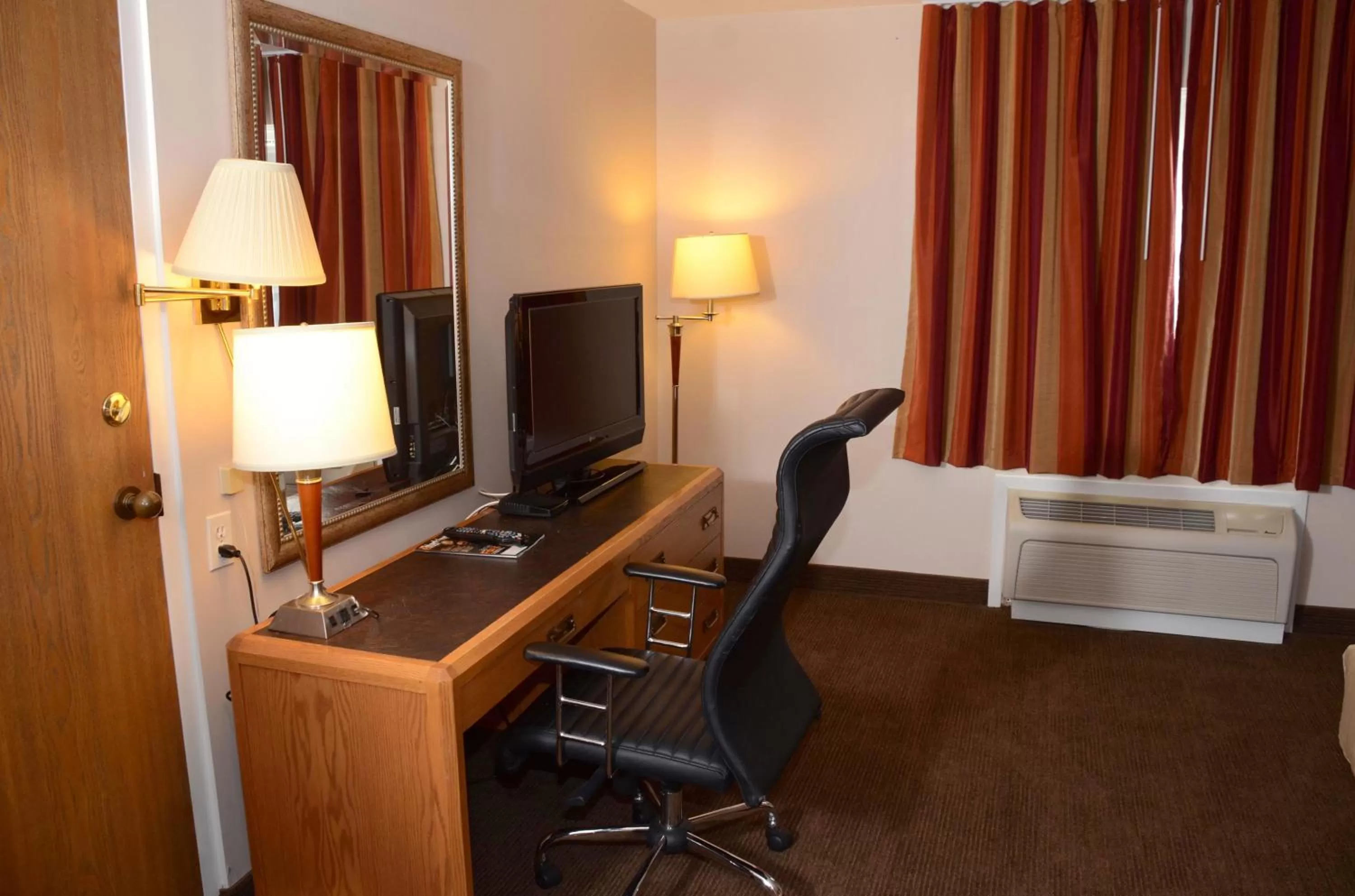 TV and multimedia in Super 8 by Wyndham North Bay