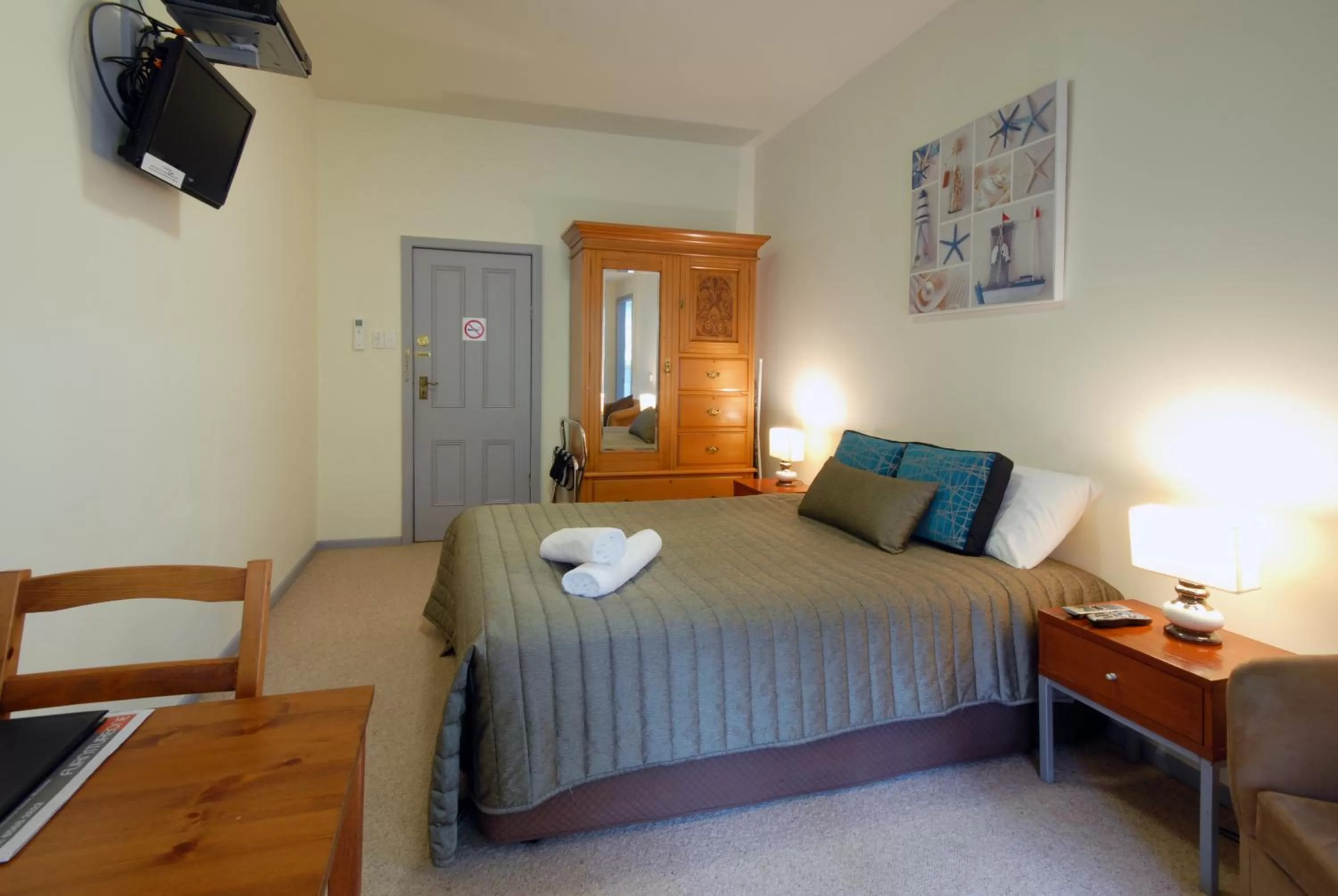 Bed in Riverview Boutique Motel