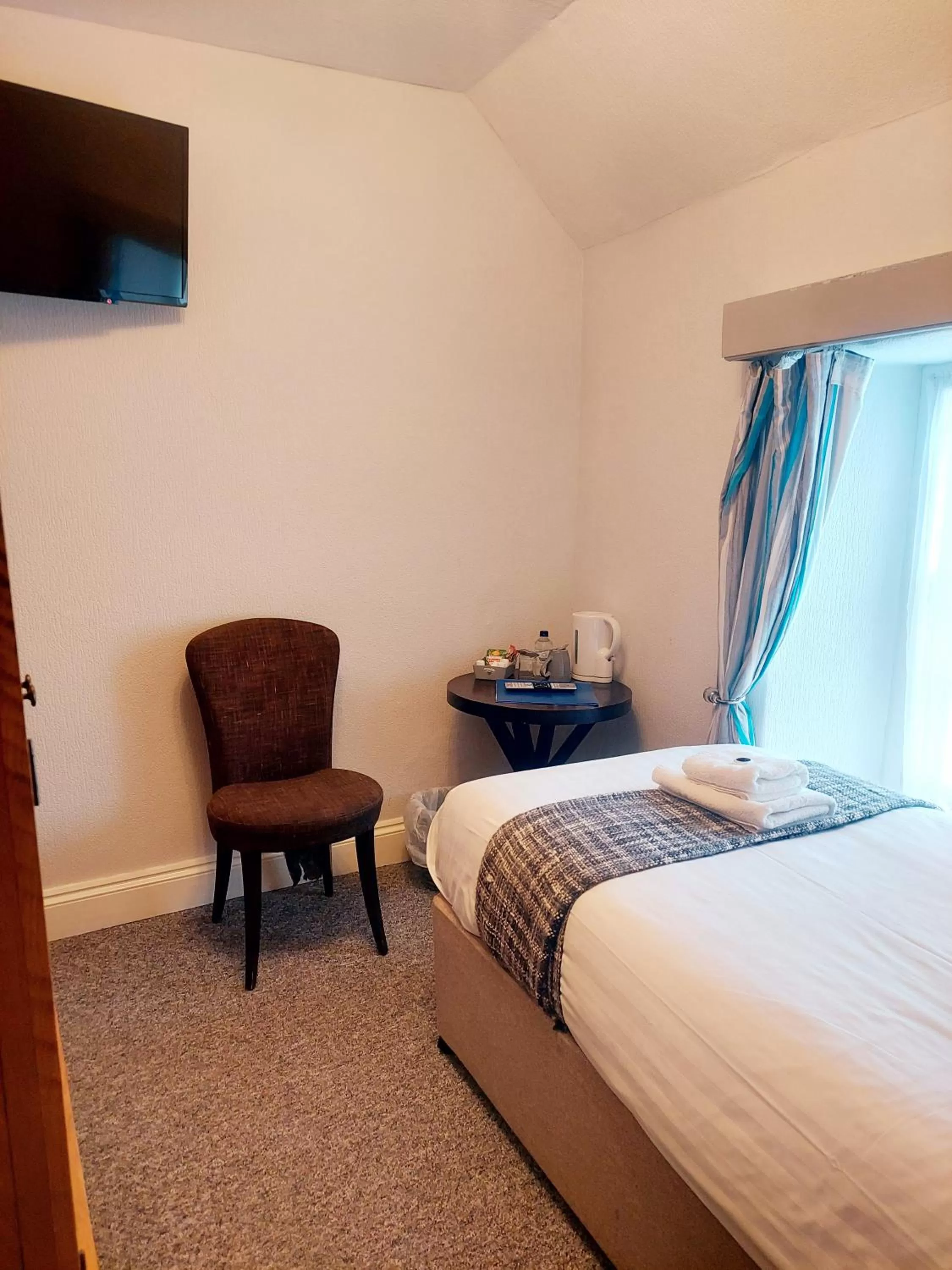 Bedroom, Bed in The Black Lion Royal Hotel