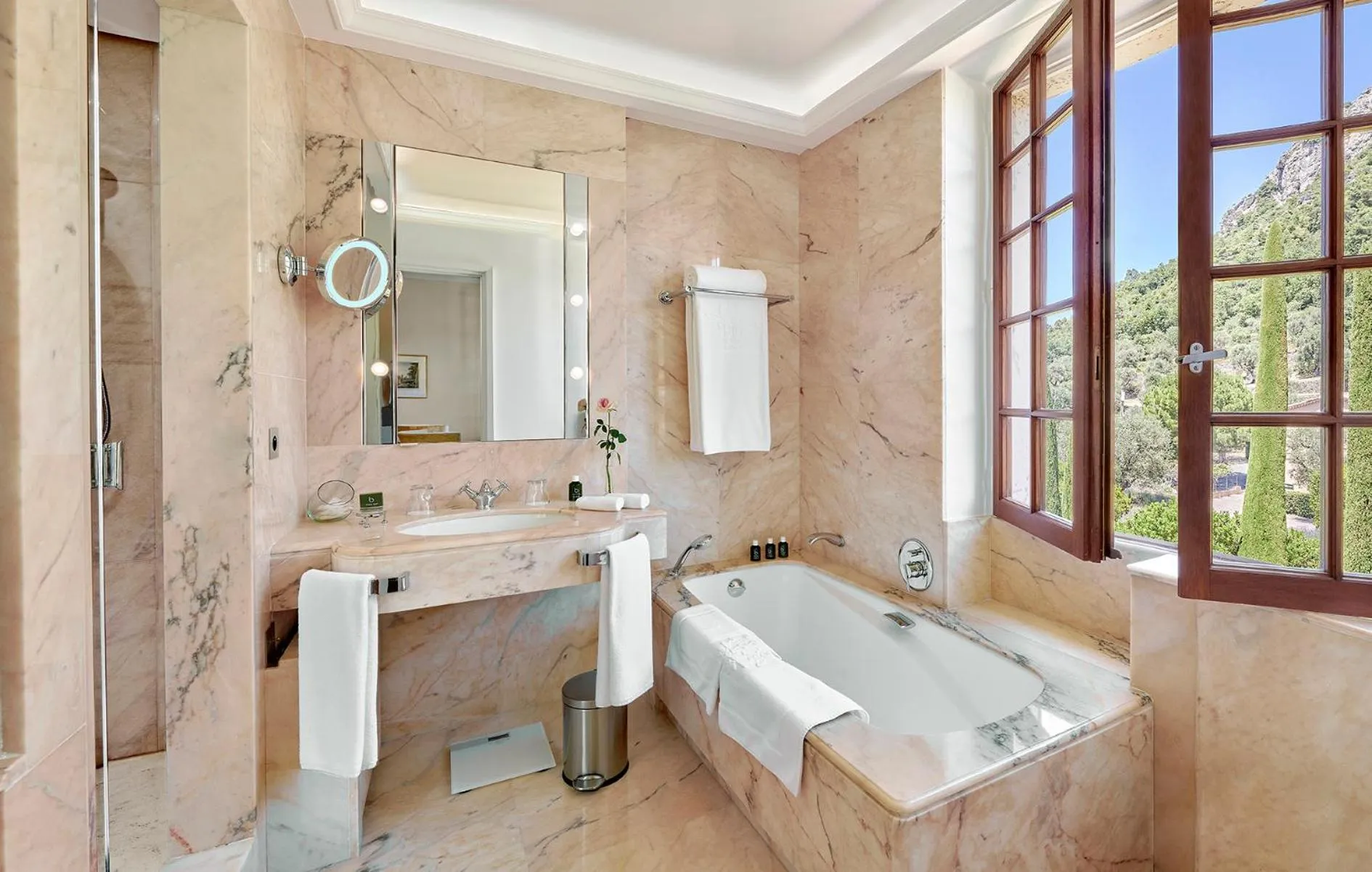 Bathroom in Château Saint-Martin & Spa, Oetker Hotels