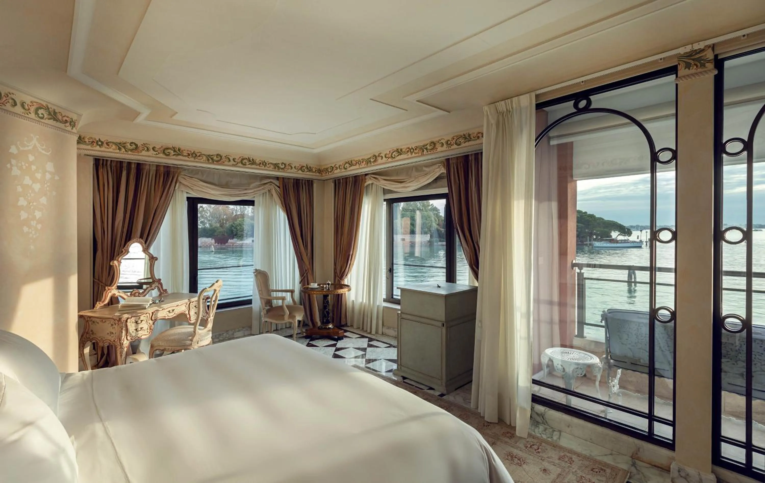 Bedroom, Bed in Hotel Cipriani, A Belmond Hotel, Venice