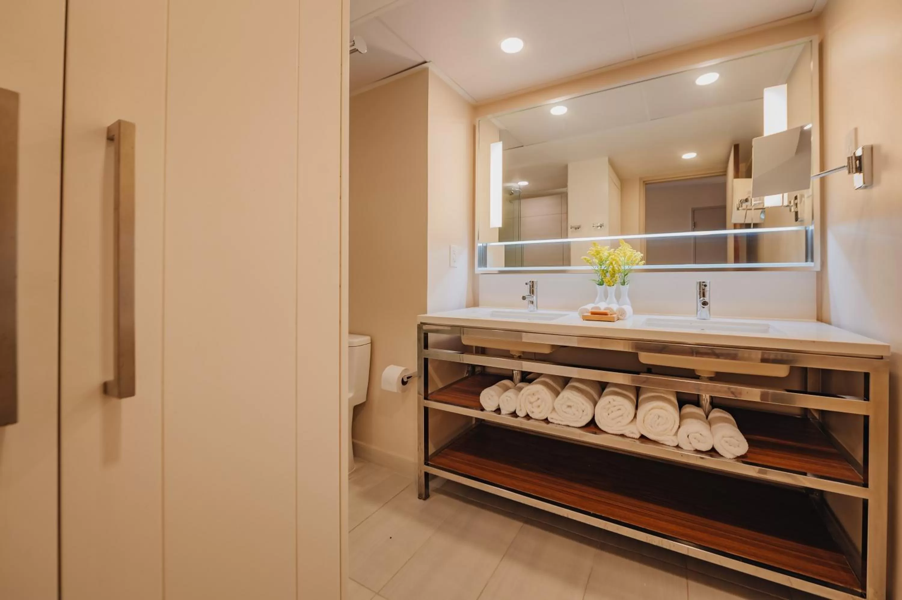 Bathroom in Renaissance Wind Creek Aruba Resort