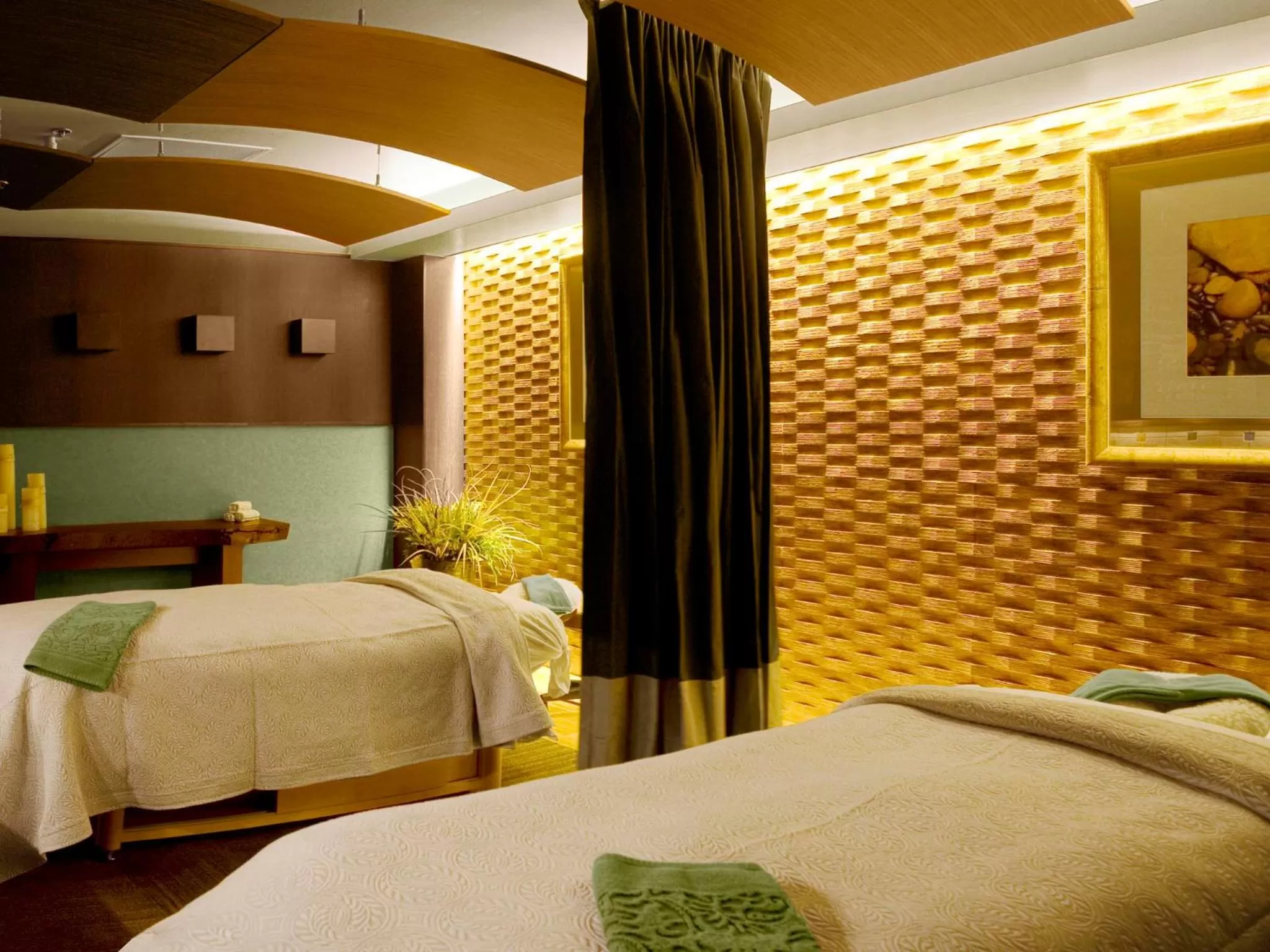 Bed in Chukchansi Gold Resort & Casino