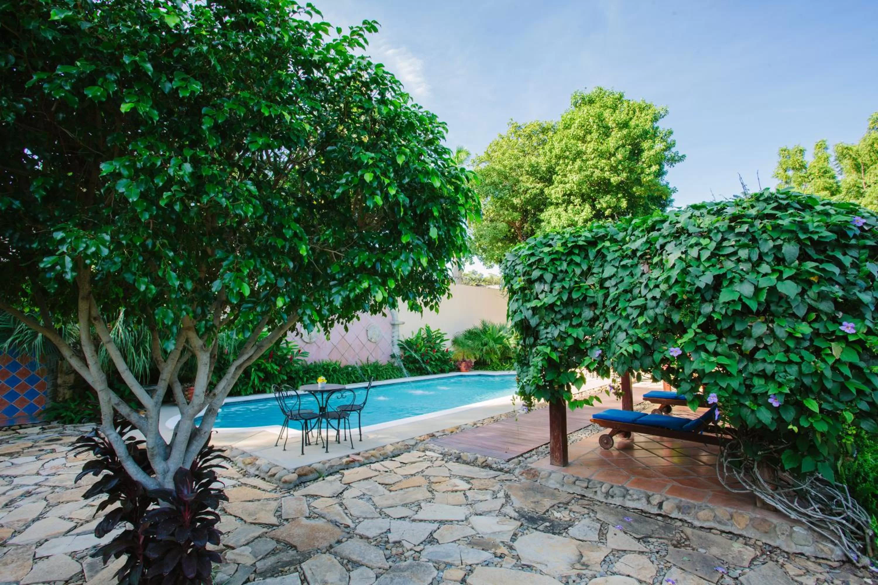 Swimming pool in Hotel Los Robles, Managua, Nicaragua