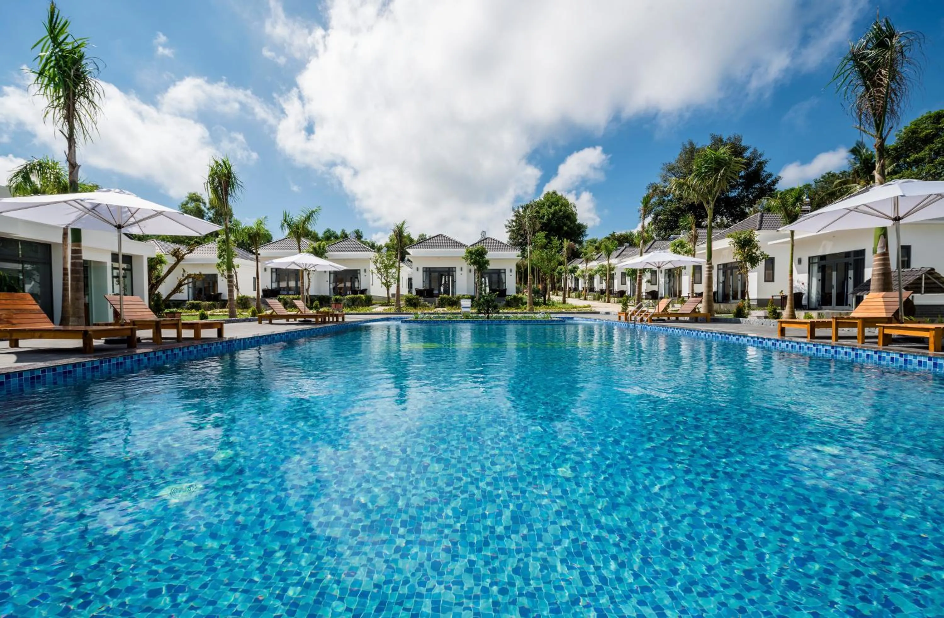 Swimming pool in Xuan Hien Resort - Sea Pearl Phu Quoc