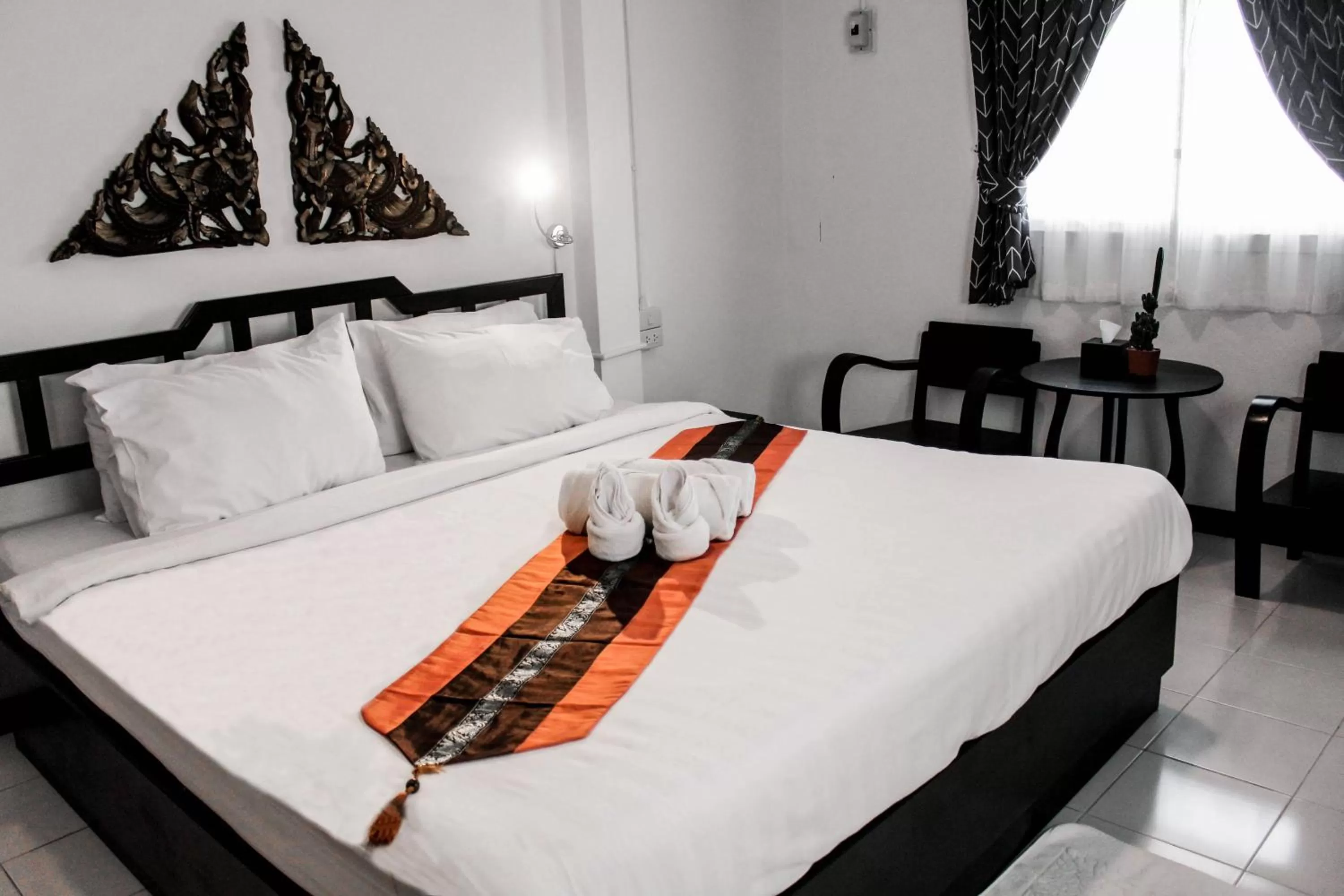 Photo of the whole room, Bed in Vlodge House