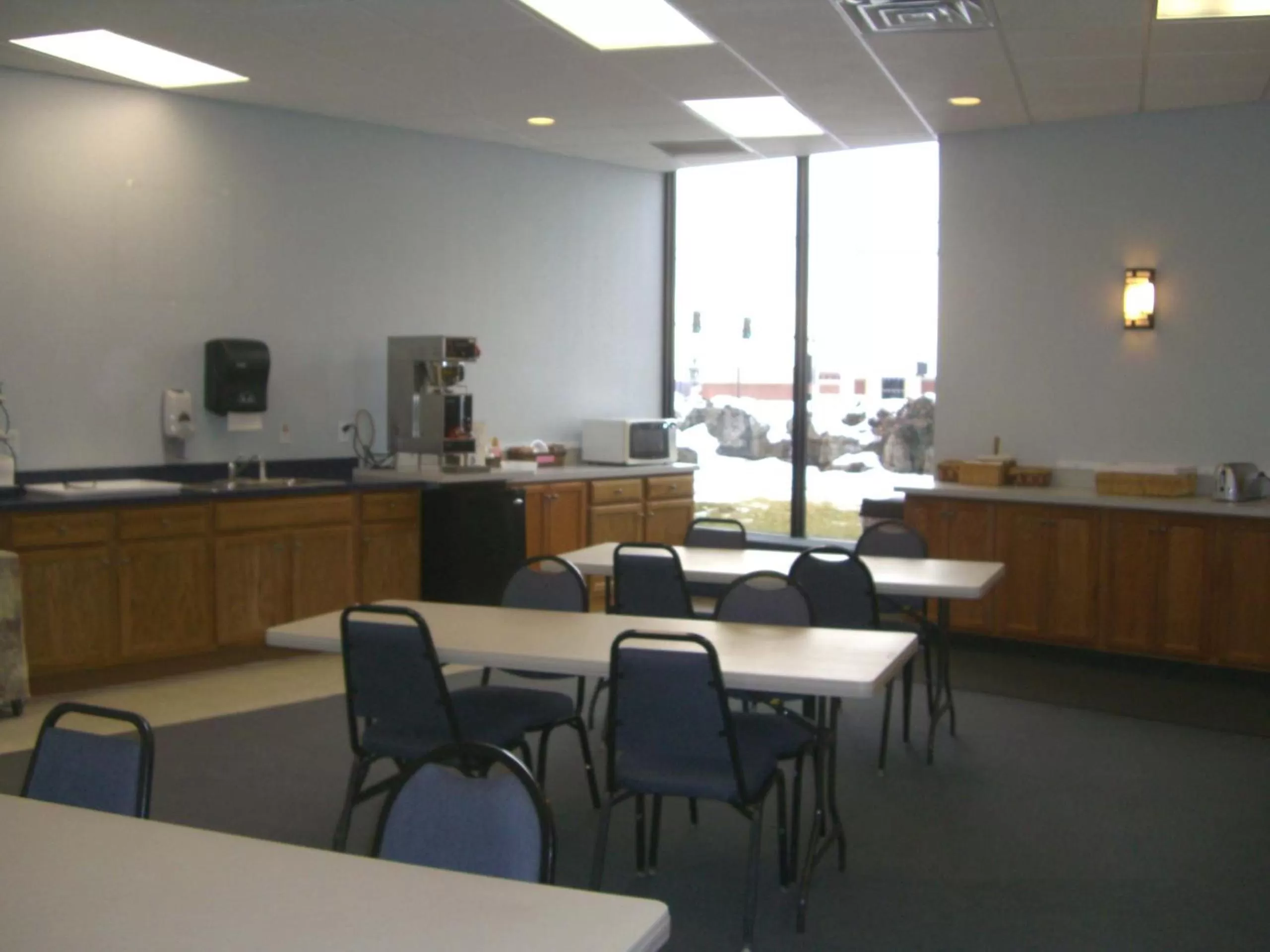 Restaurant/places to eat in Quail's Nest Inn & Suites