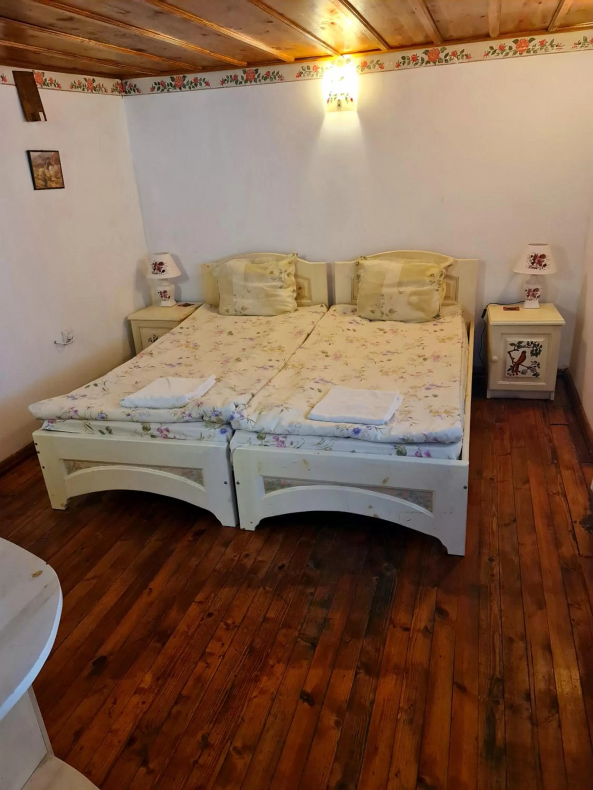 Bed in The Old House Family Hotel