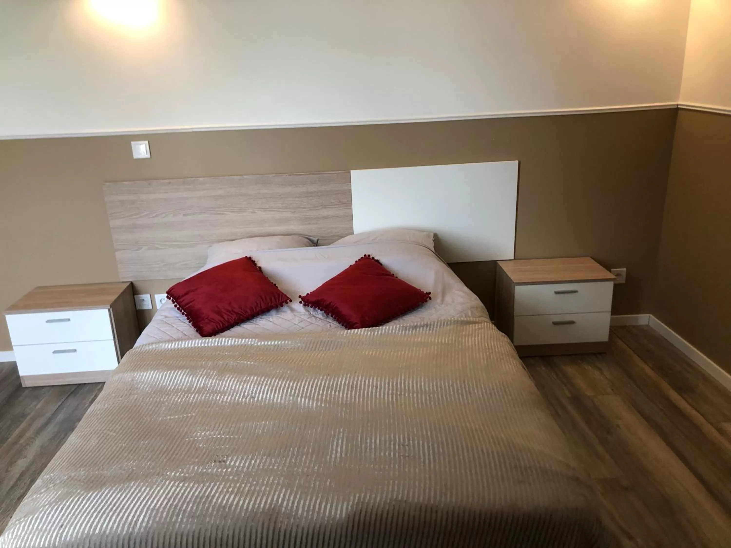 Bed in CHAMBRES D'HOTES DANS DOMAINE DE CHARME A EPERNAY