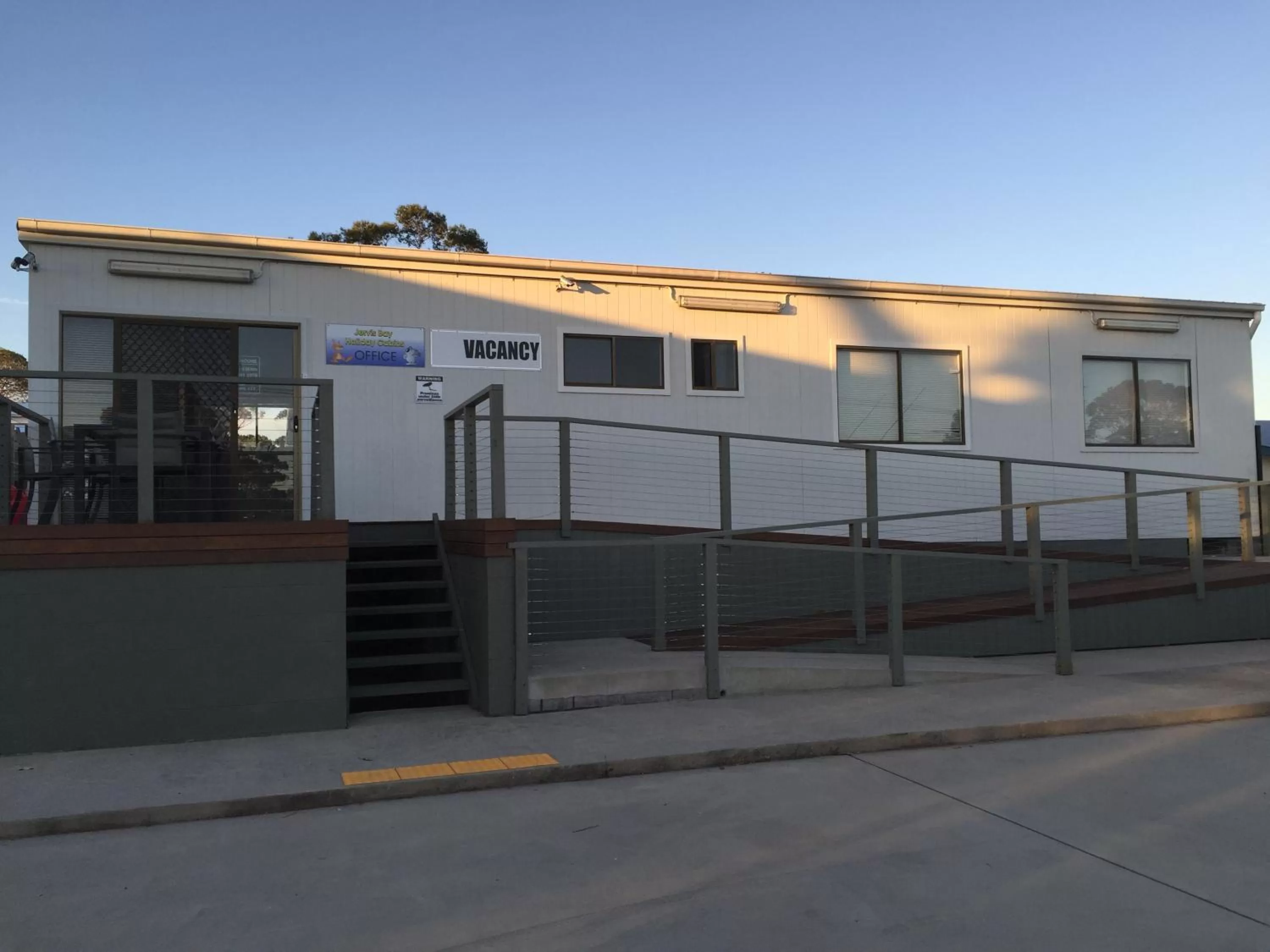 Property building in Peace Resorts - Jervis Bay Holiday Cabins in Sussex Inlet