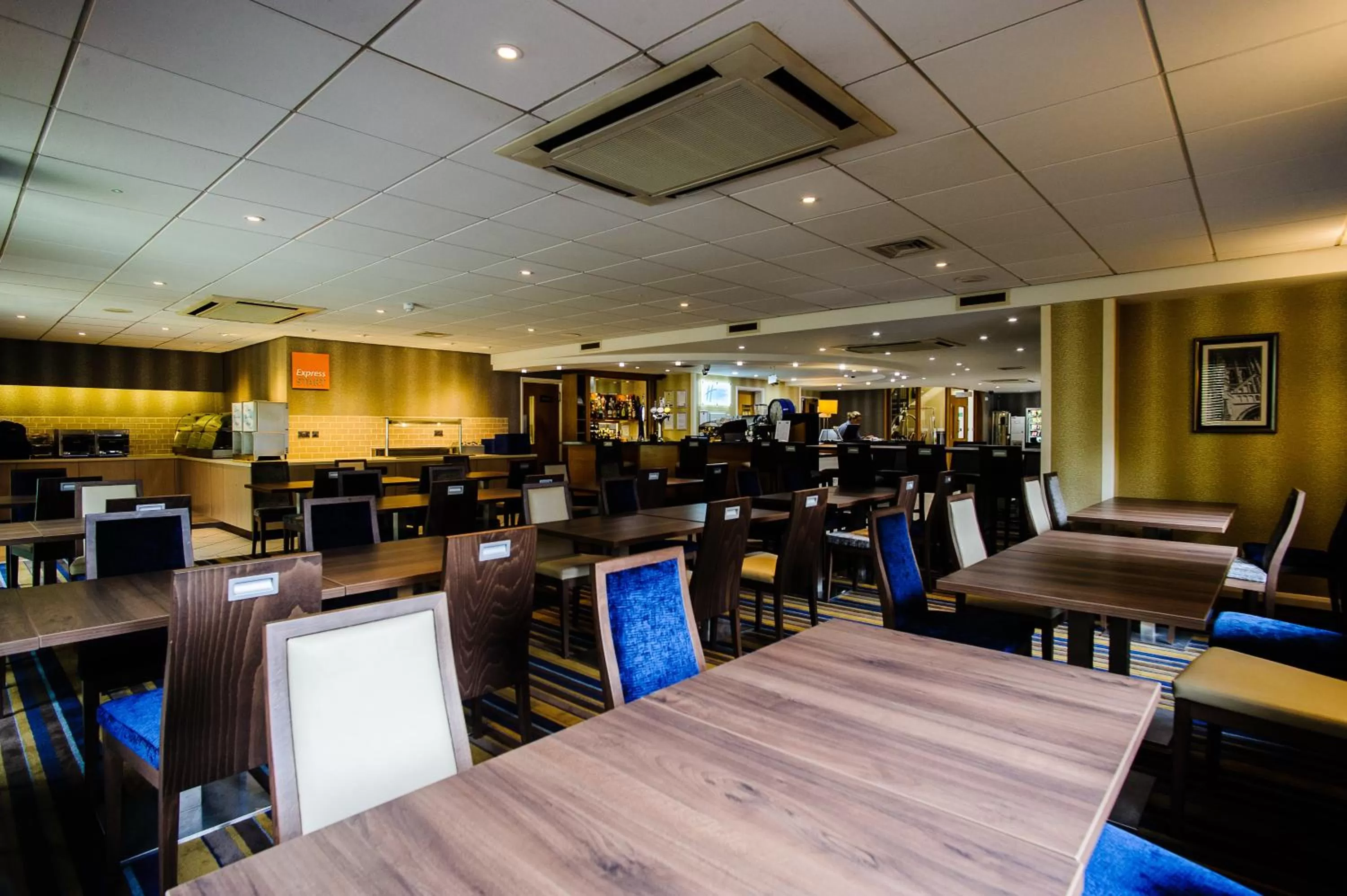 Restaurant/places to eat in Holiday Inn Express Canterbury by IHG