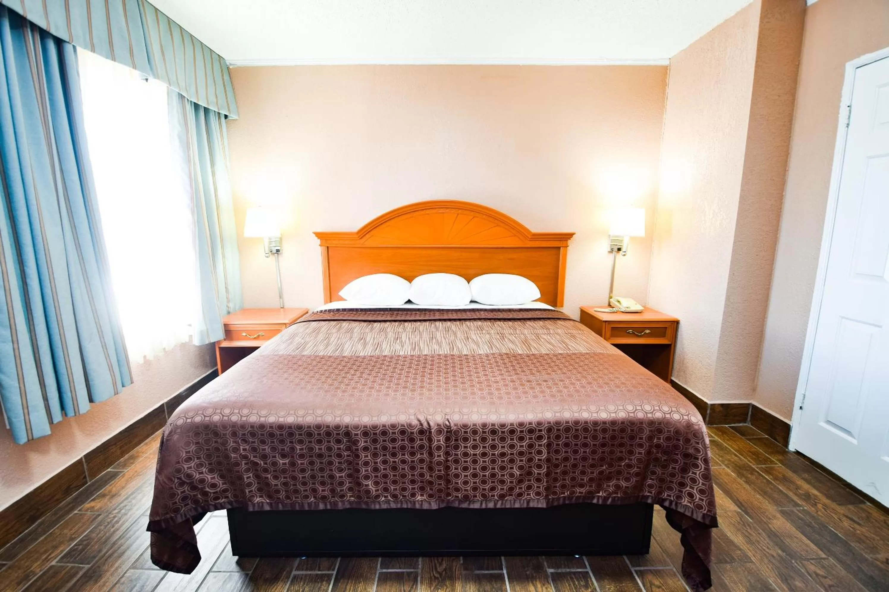 Bed in Economy Inn Beebe