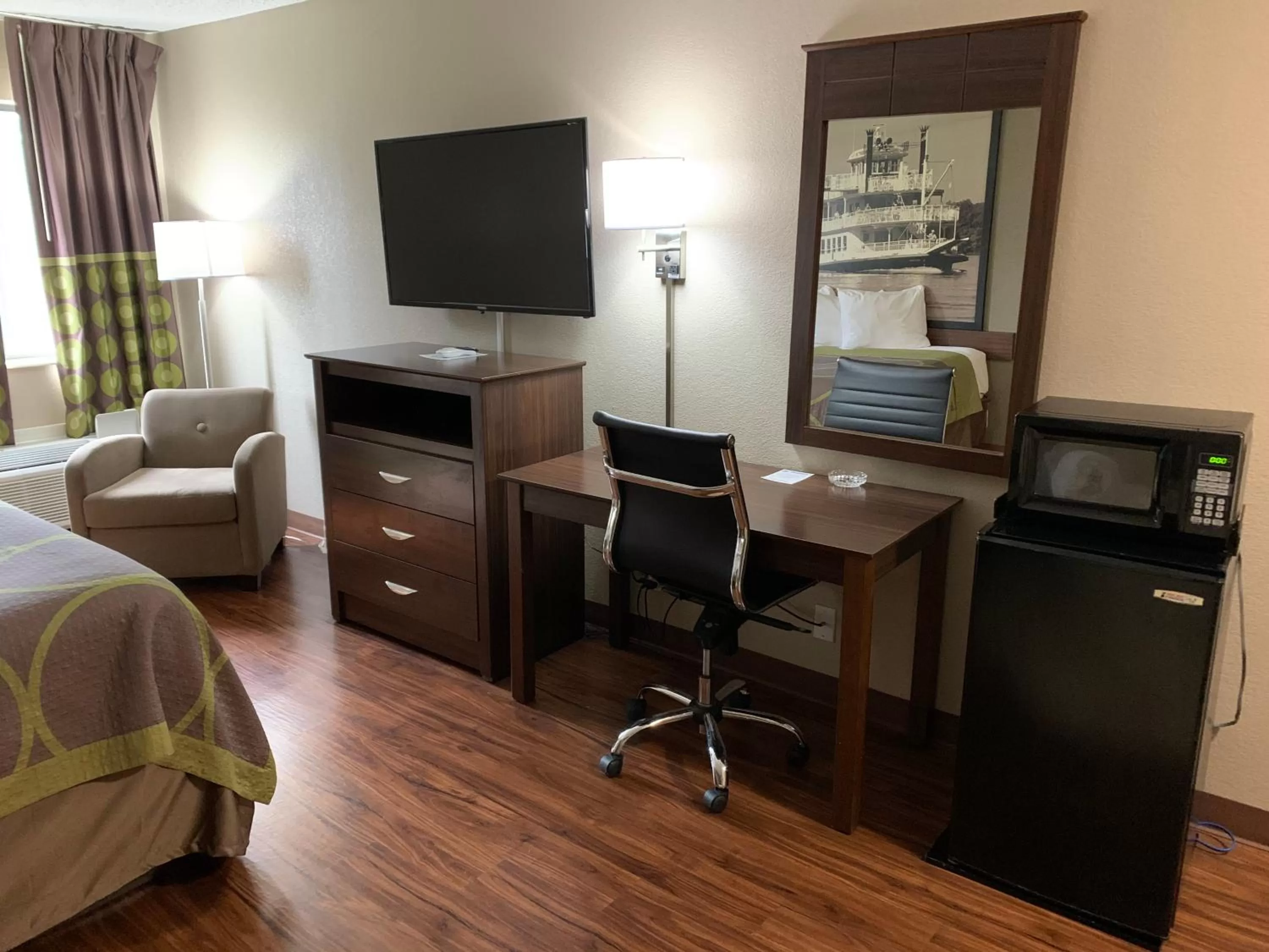 Bed in Super 8 by Wyndham Hernando