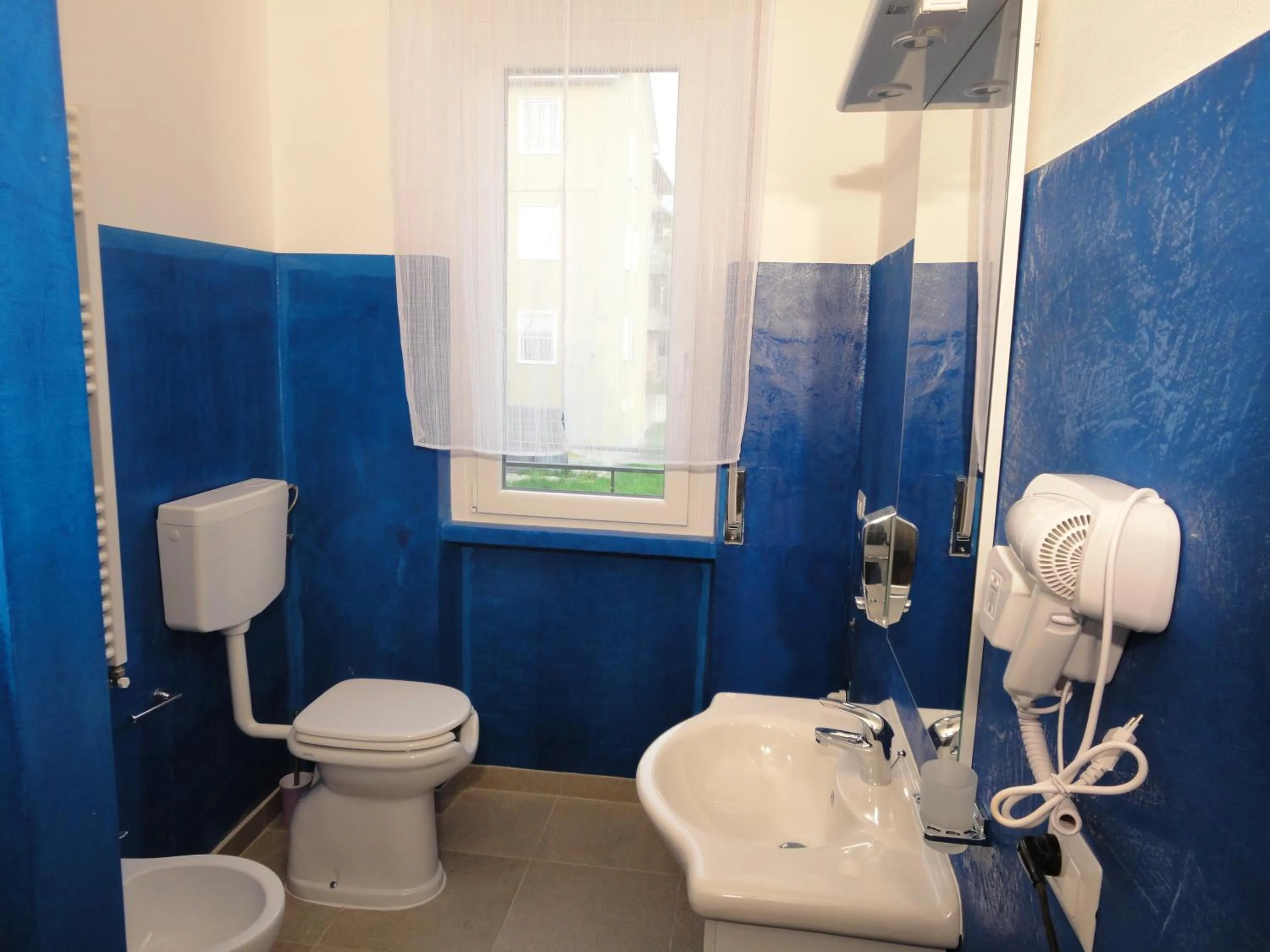 Bathroom in Pavia Ostello