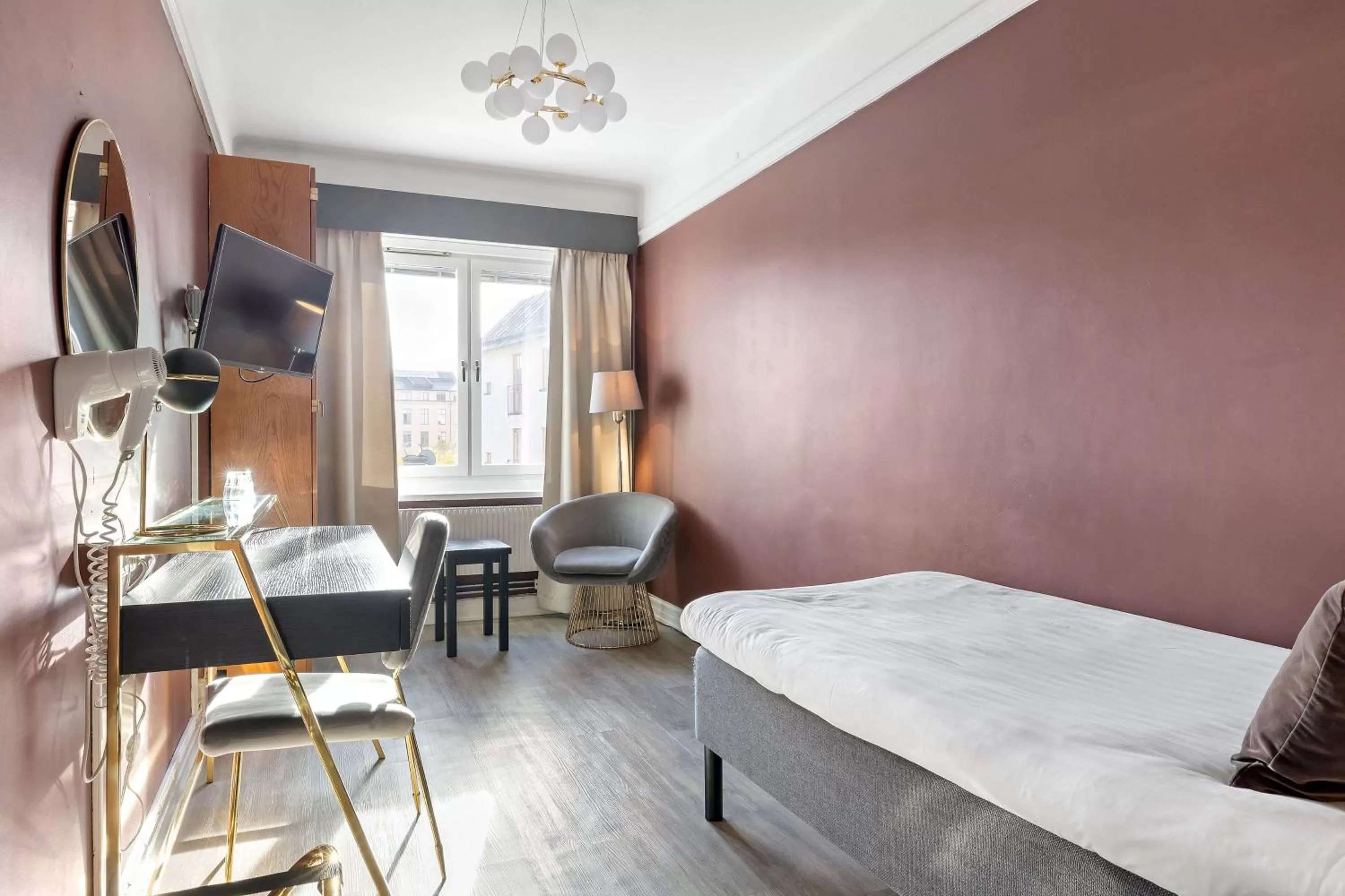 Bedroom, Bed in Centric Hotel