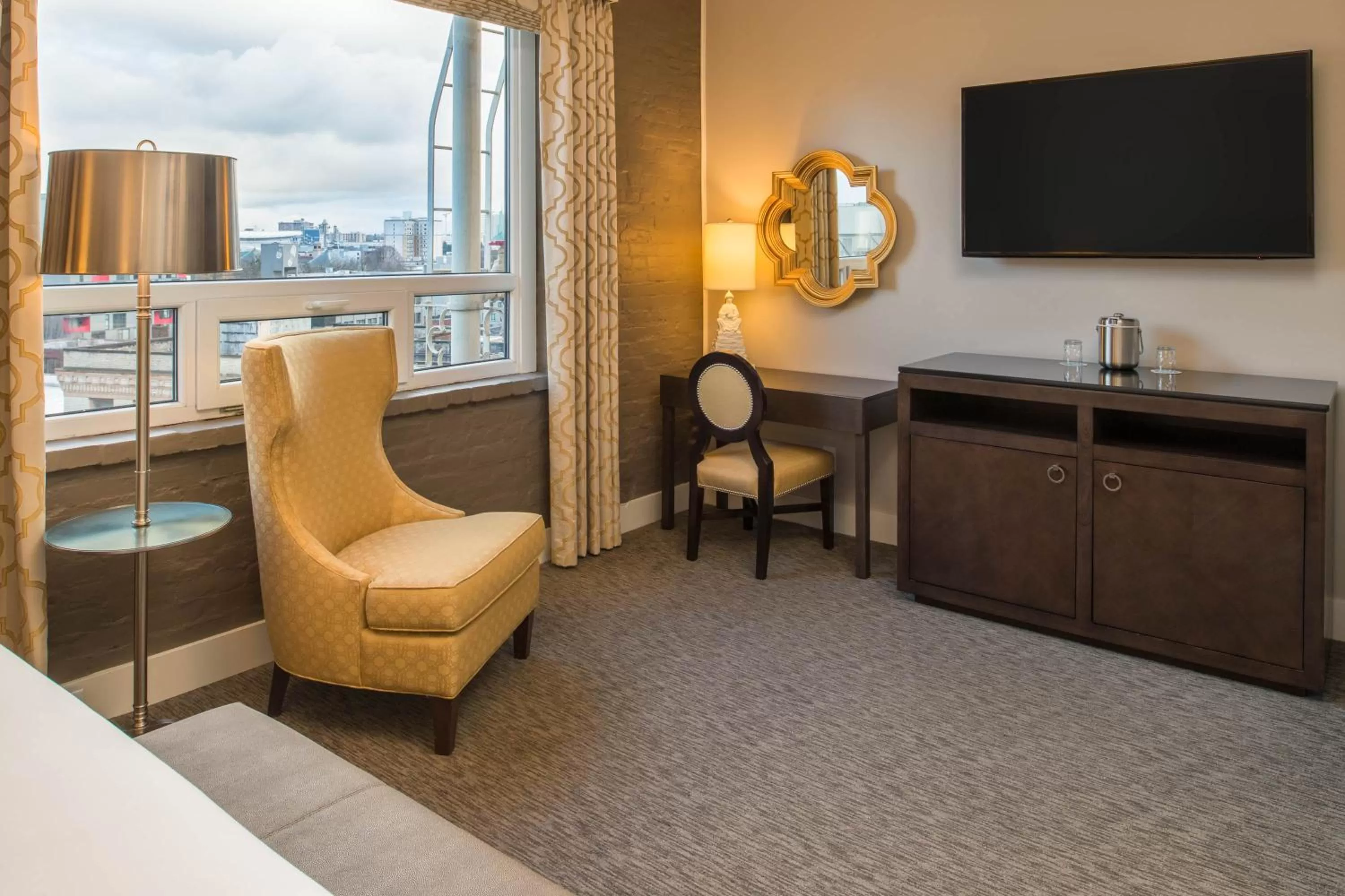 Bed in The Mark Spencer Hotel