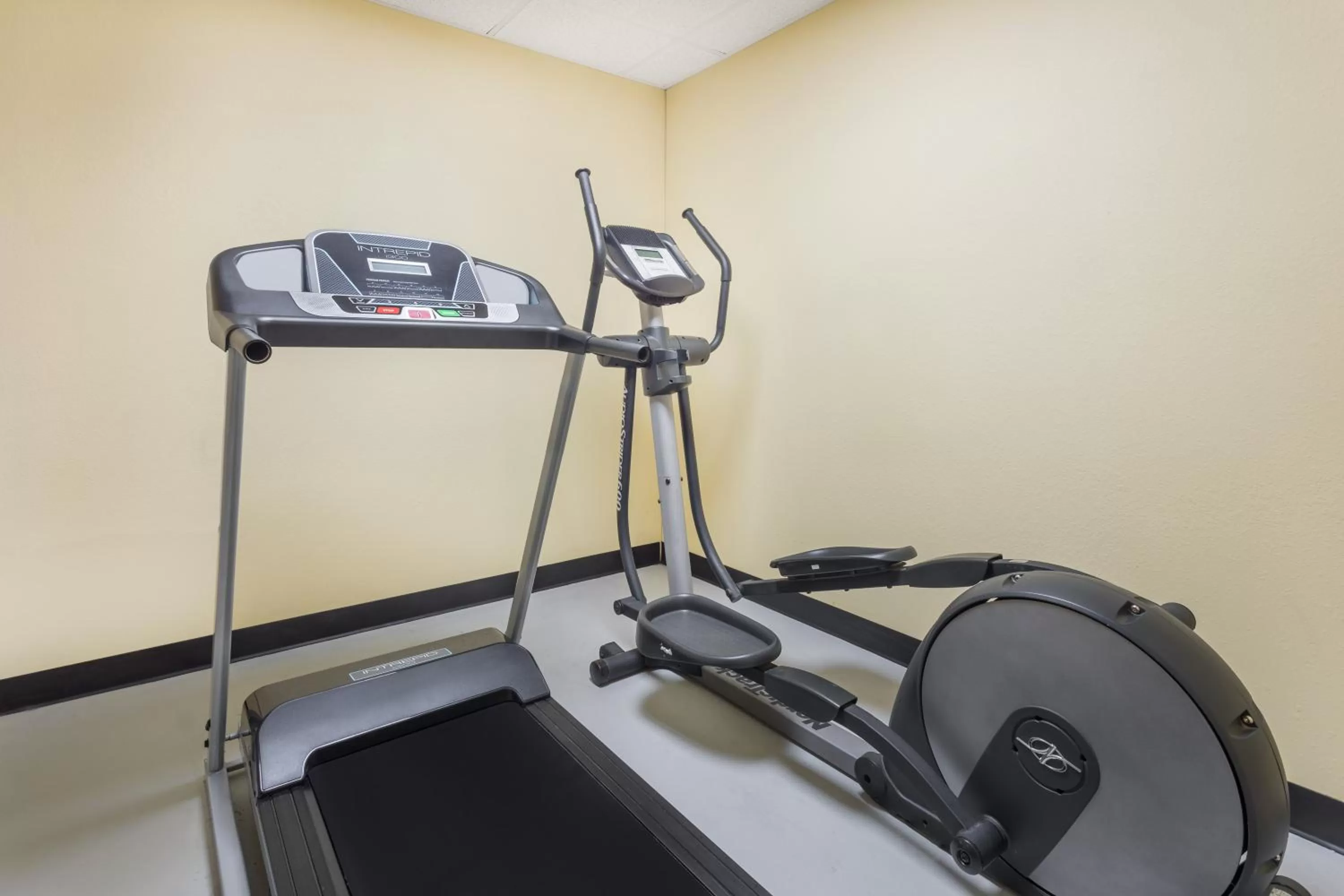 Fitness centre/facilities in Days Inn by Wyndham New Orleans Pontchartrain