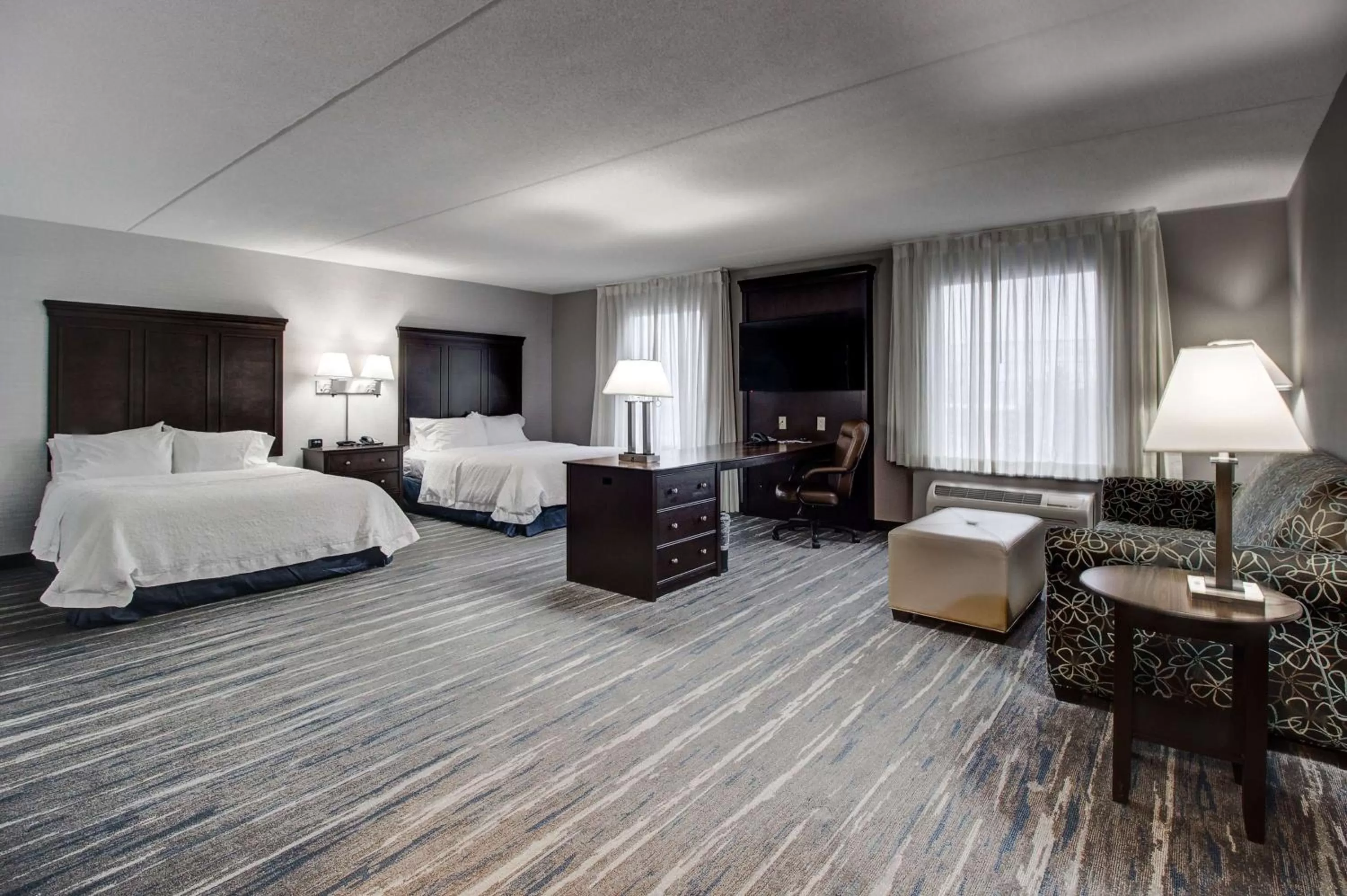 Bedroom, Bed in Hampton Inn & Suites by Hilton Brantford