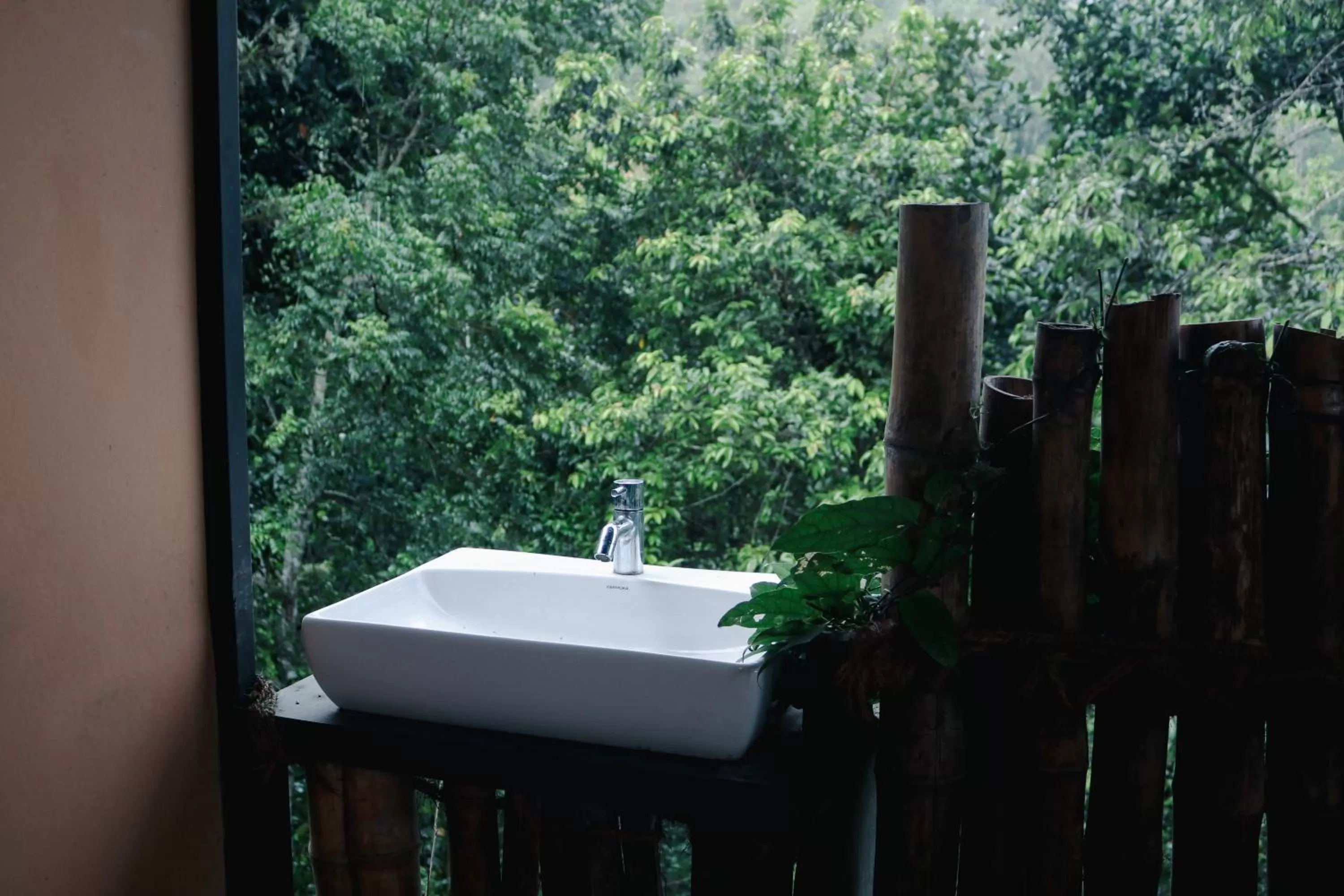 Restaurant/places to eat, Bathroom in Edens Munnar