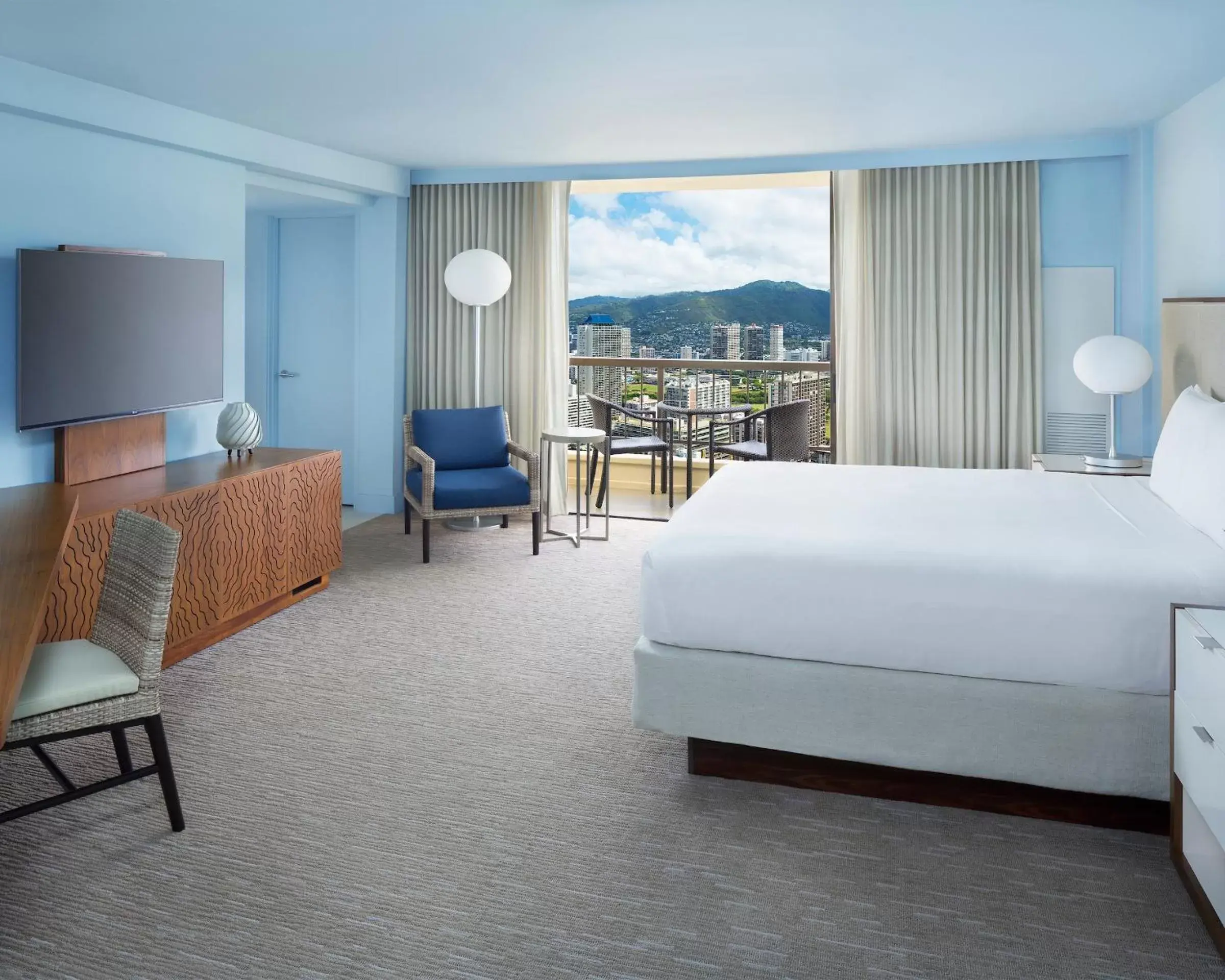 King Room with Roll-In Shower - Disability Access in Hyatt Regency Waikiki Beach Resort & Spa King Room with Roll-In Shower - Disability Access in Hyatt Regency Waikiki Beach Resort & Spa