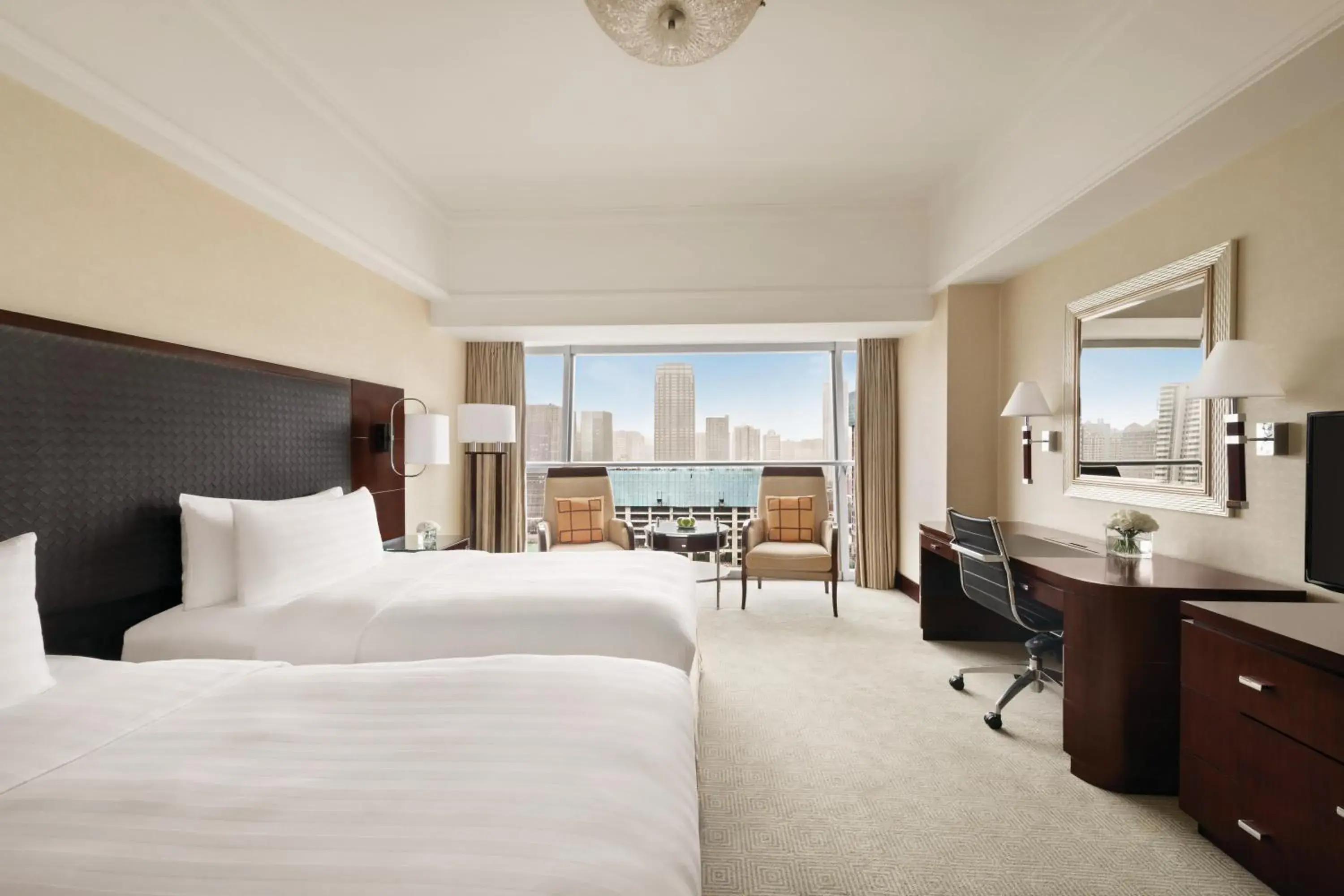 Deluxe Twin Room with City View in Shangri-La Xian Deluxe Twin Room with City View in Shangri-La Xian