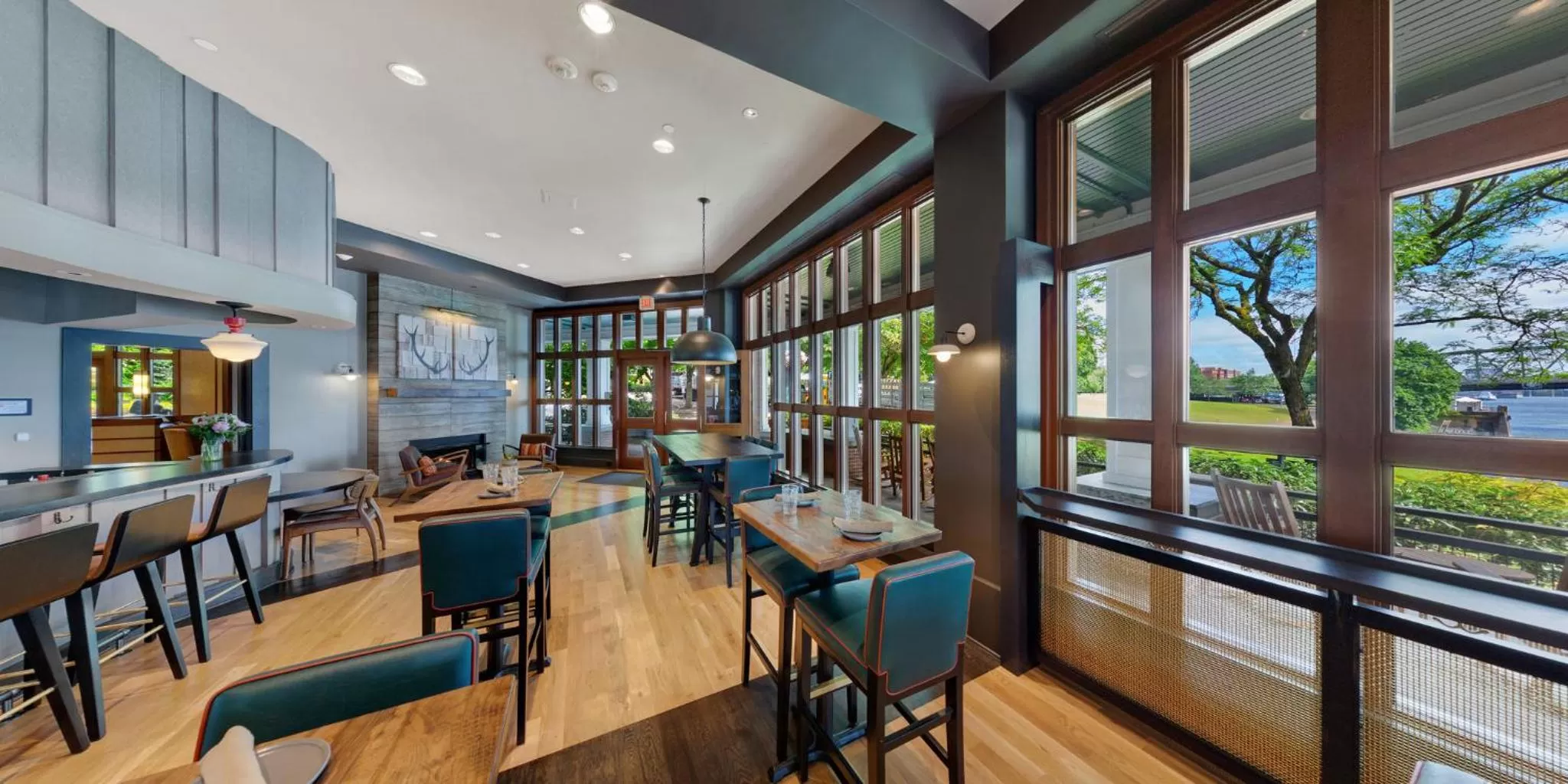 Restaurant/places to eat in Kimpton Riverplace Hotel by IHG