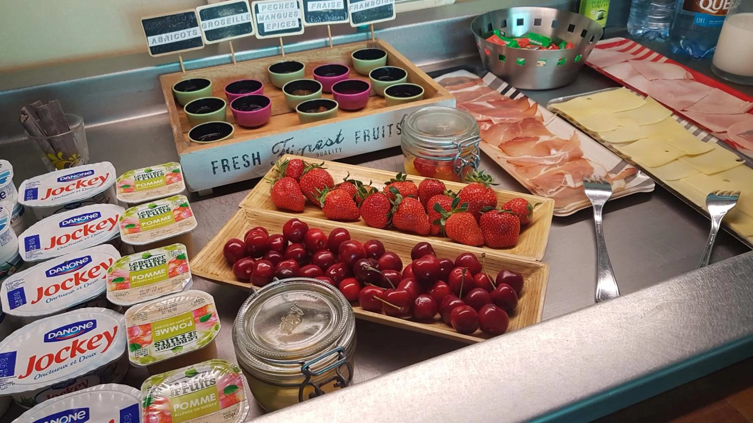 Food in Contact Hotel Atoll