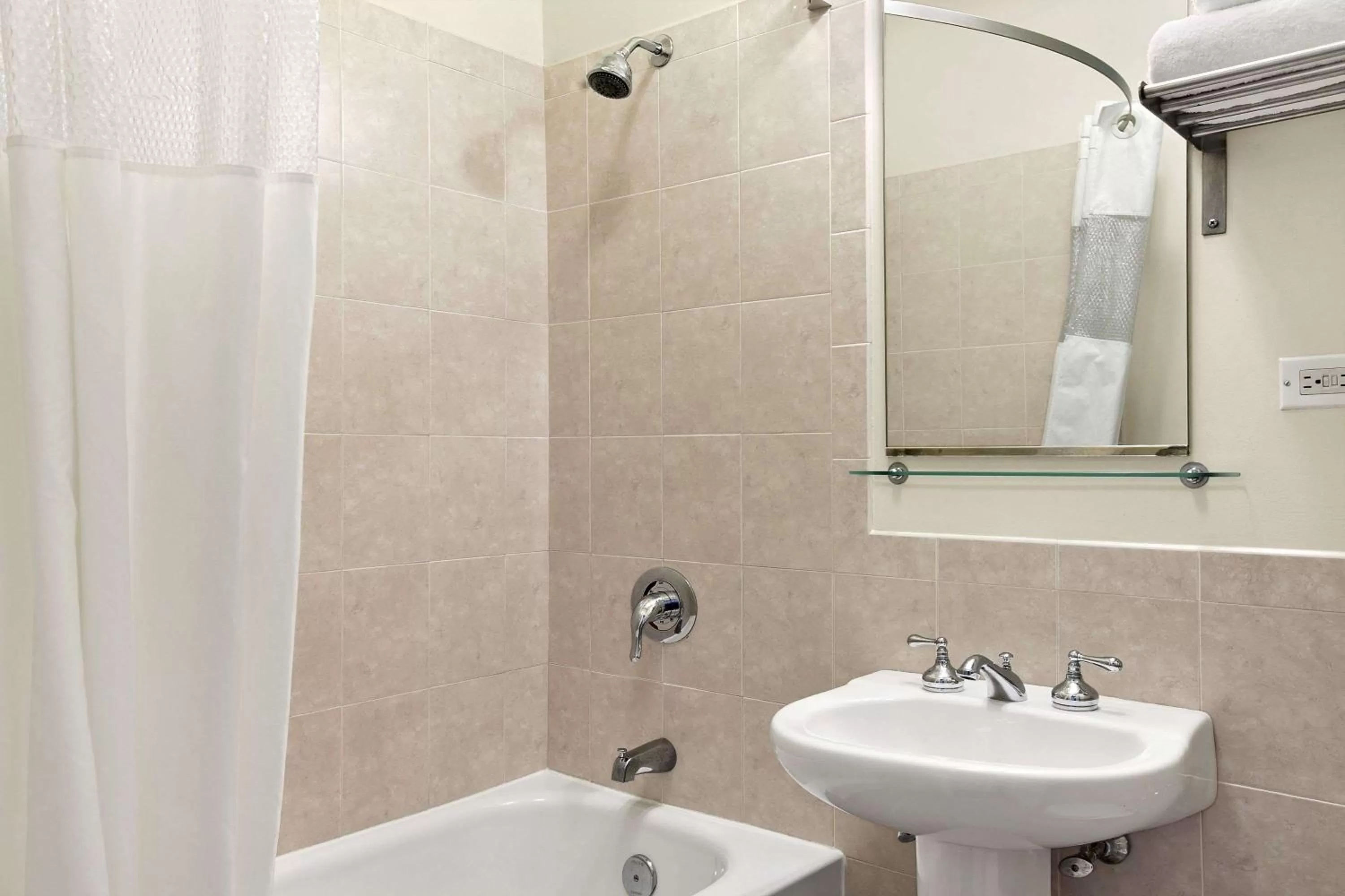 King Room with One King Bed - Non-Smoking in Travelodge by Wyndham Downtown Chicago